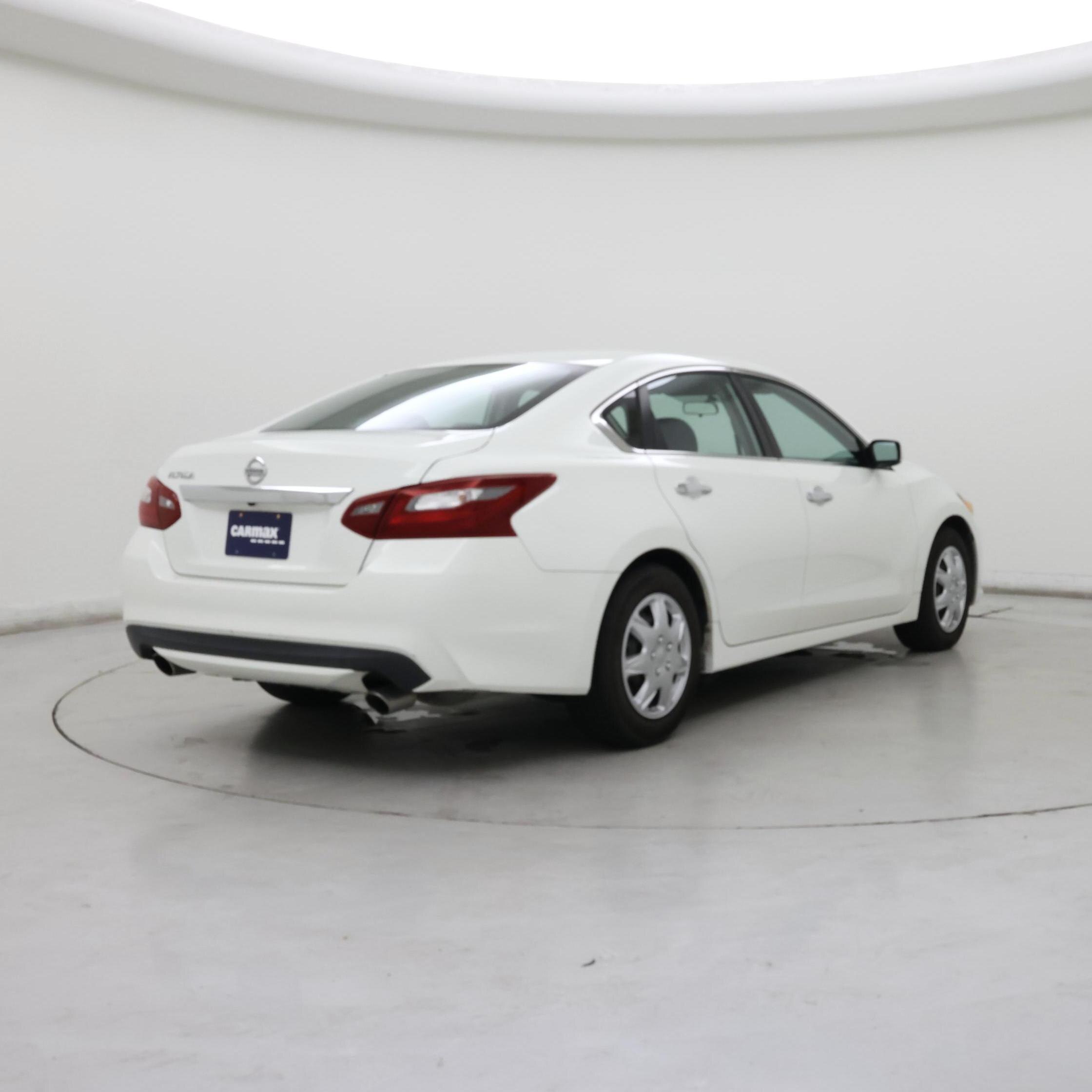 Thumbnail: 2018 Nissan Altima - 8