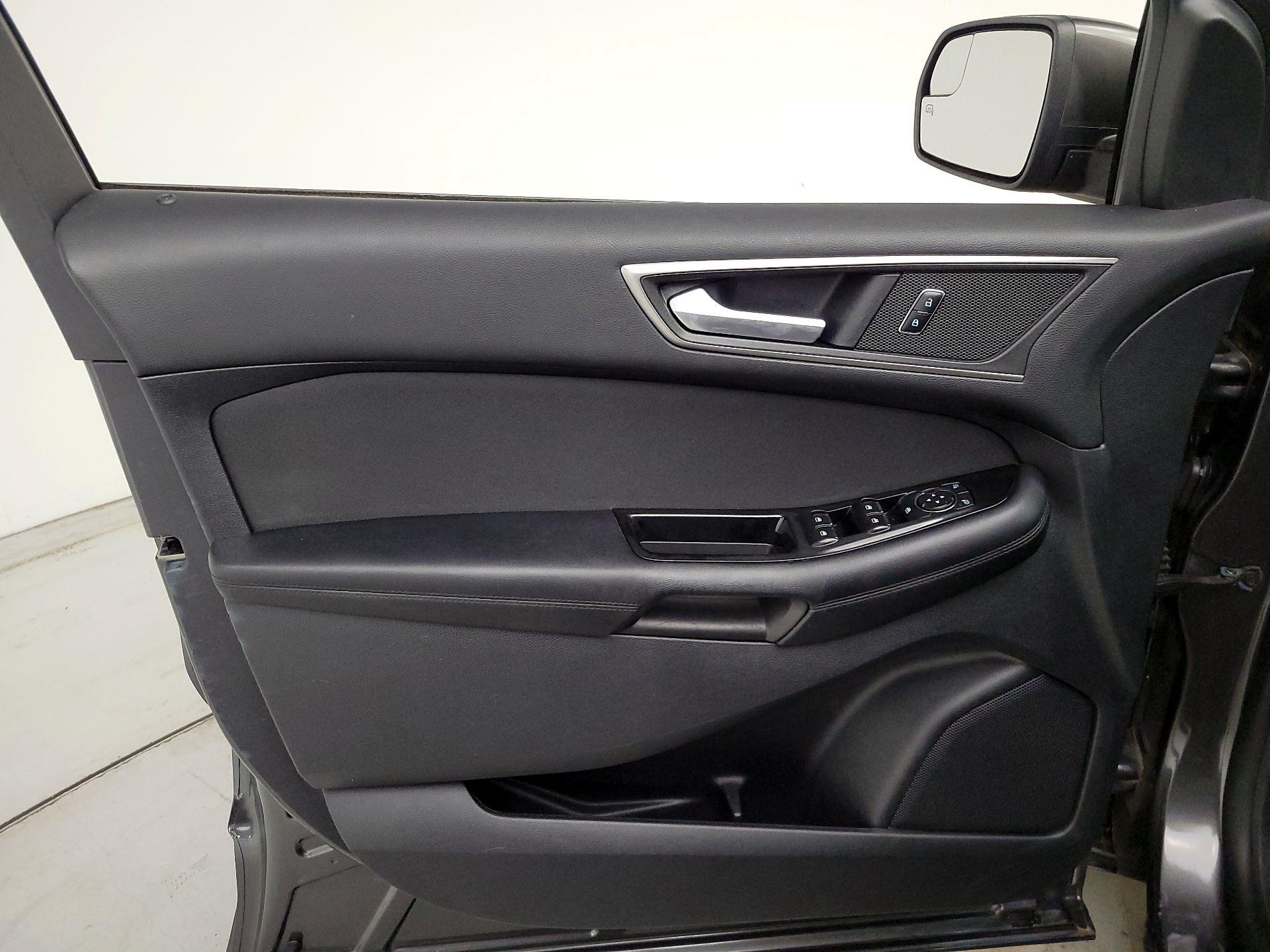 Thumbnail: 2016 Ford Edge - 12