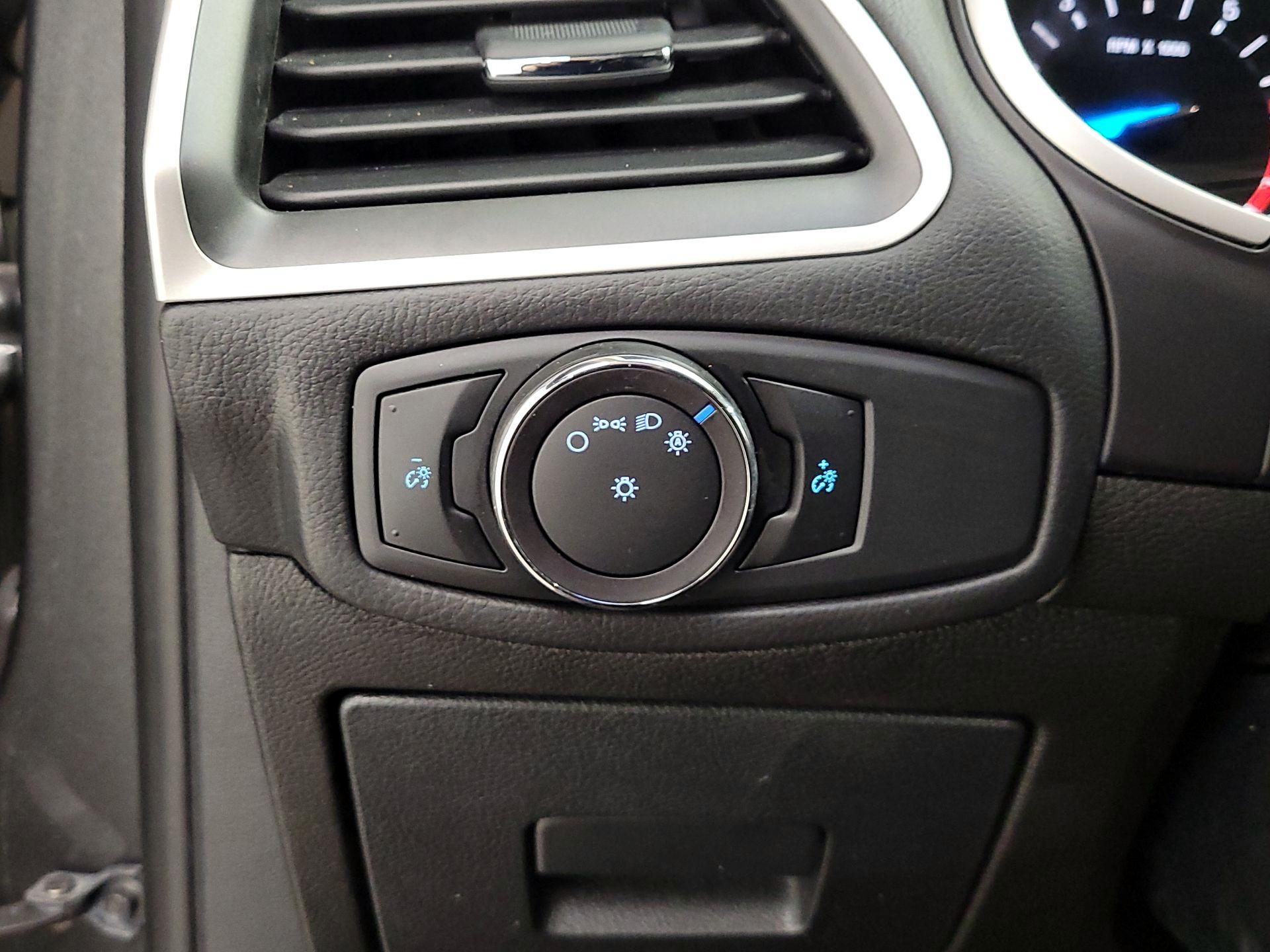 Thumbnail: 2016 Ford Edge - 13