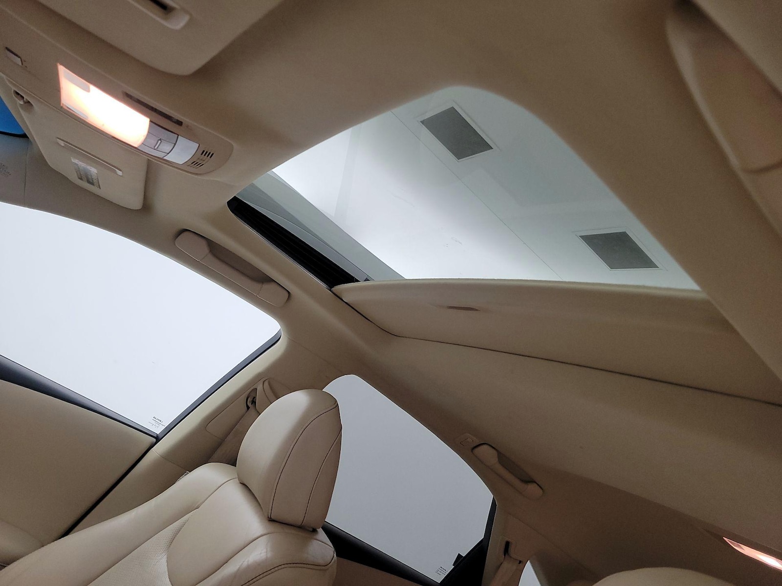 Sunroof(s) & Overhead Airbags