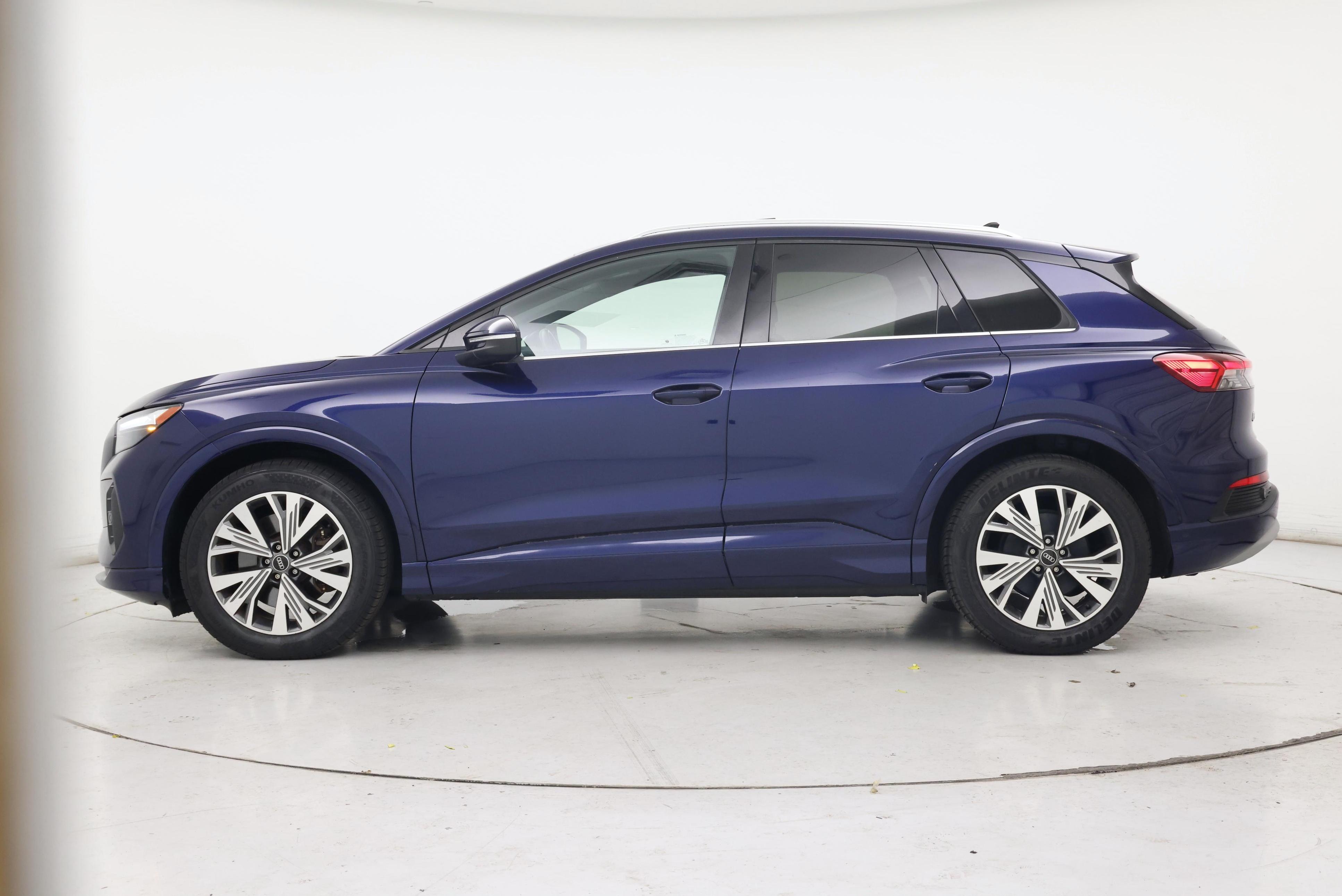 Thumbnail: 2023 Audi Q4 e-tron - 3
