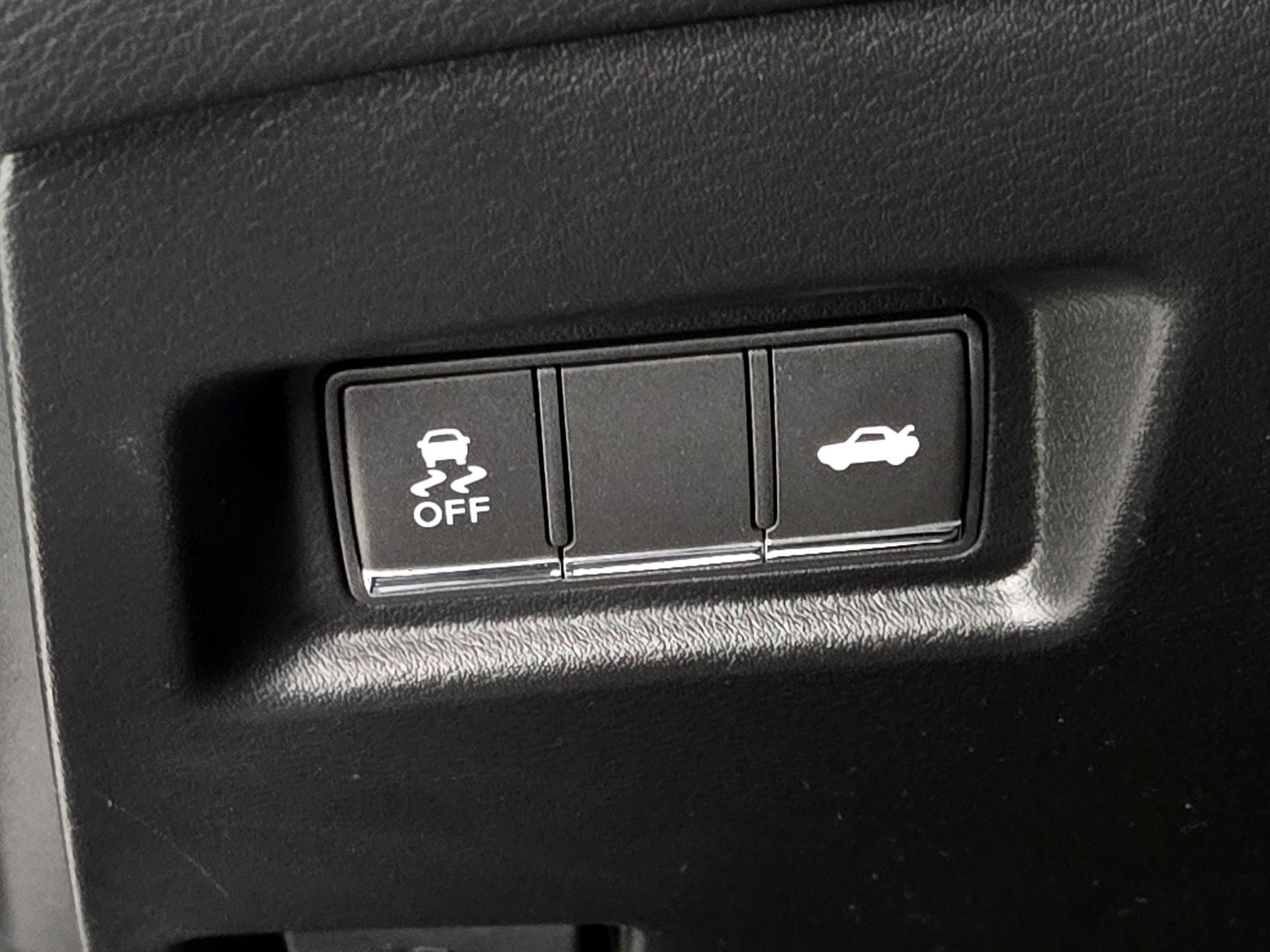 Thumbnail: 2014 INFINITI Q50 - 13