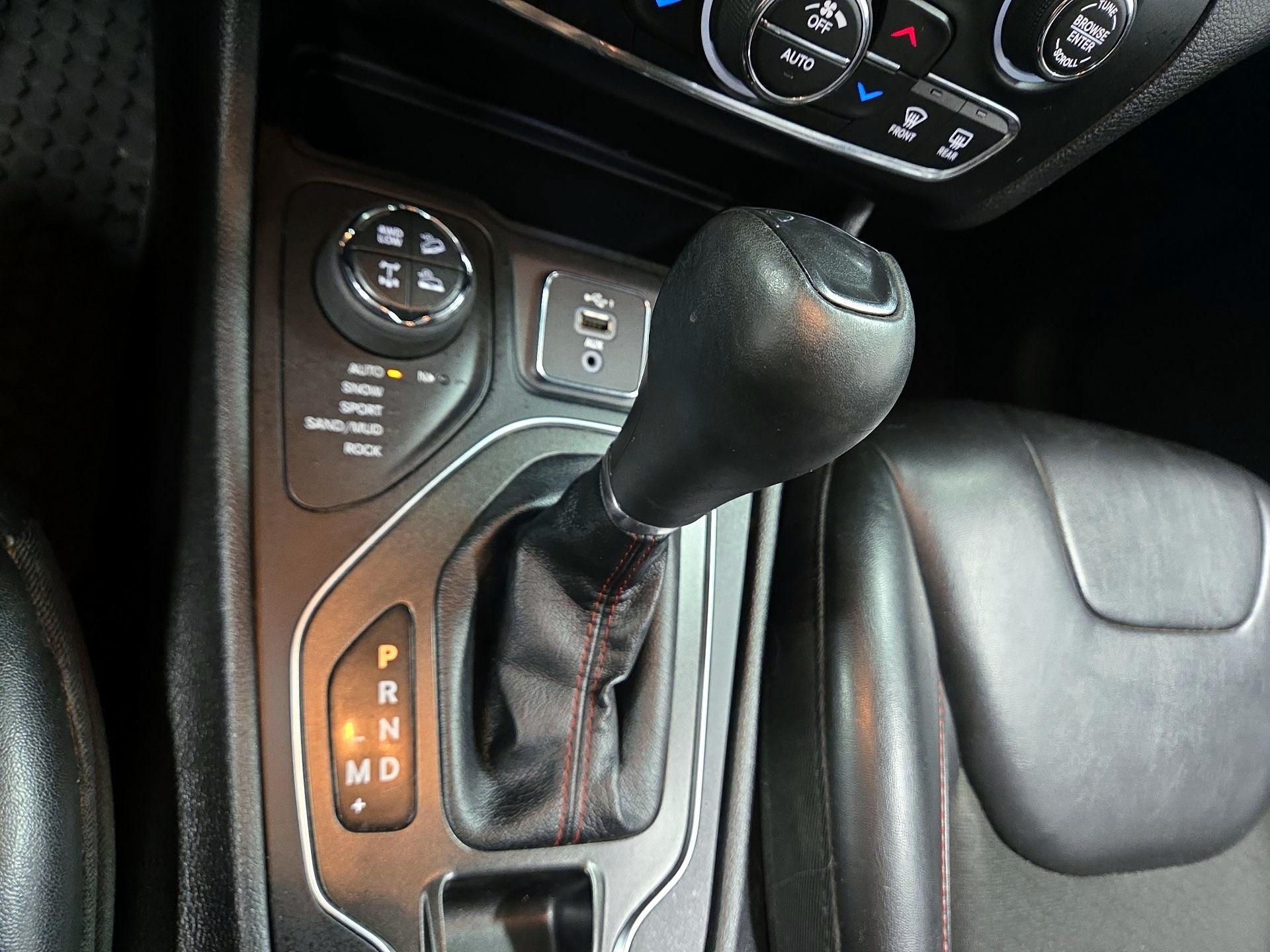 Thumbnail: 2020 Jeep Cherokee - 16