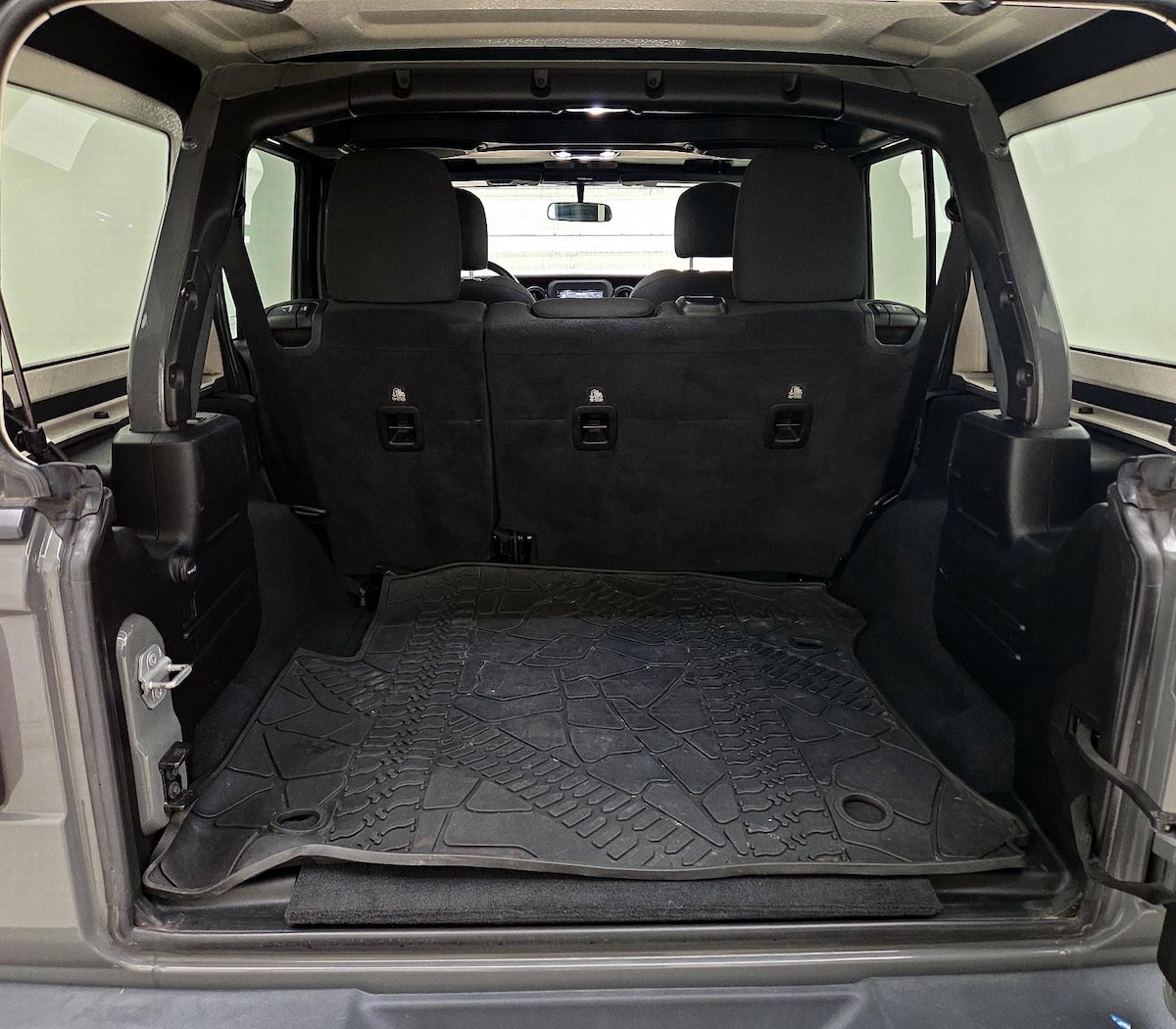 Trunk/Cargo (Seats Up)