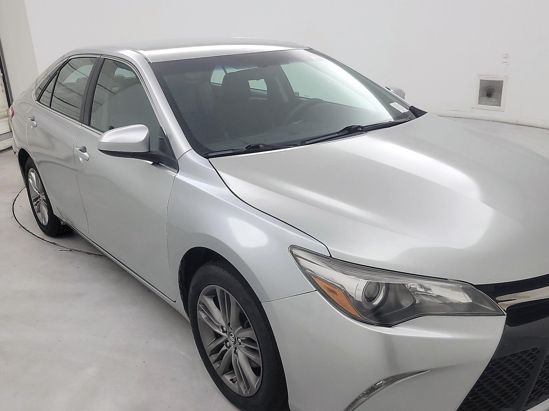 Silver 2018 Toyota Camry Sedan Front-Wheel Drive Automatic