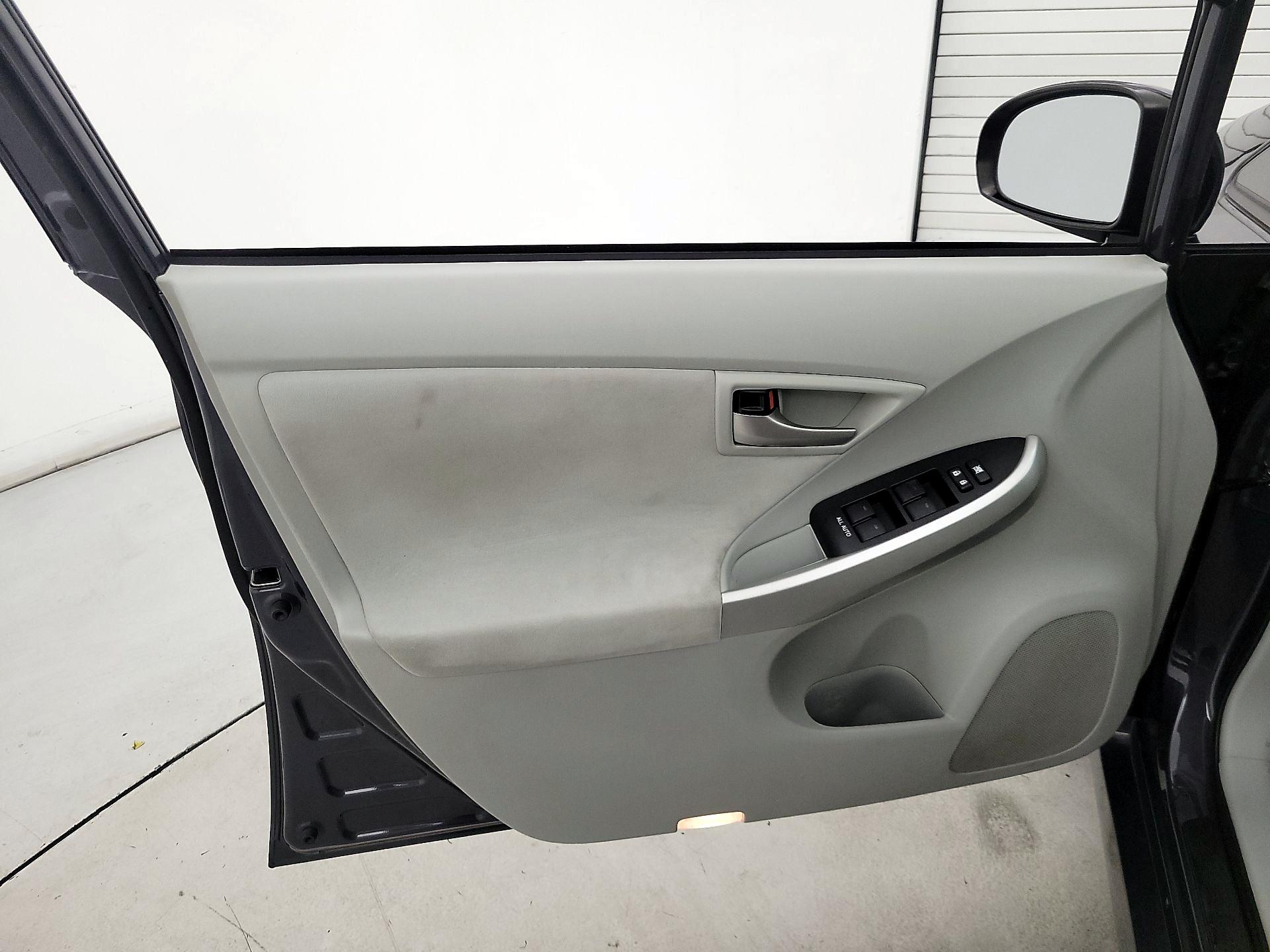 Thumbnail: 2015 Toyota Prius - 12