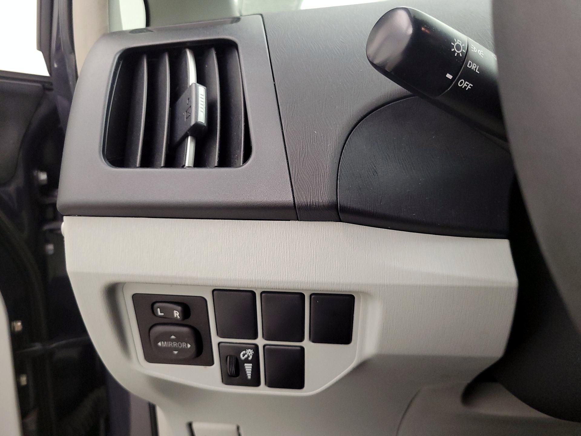 Thumbnail: 2015 Toyota Prius - 13