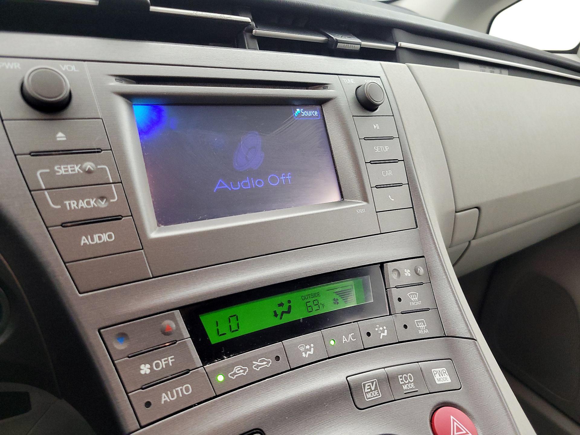 Thumbnail: 2015 Toyota Prius - 16
