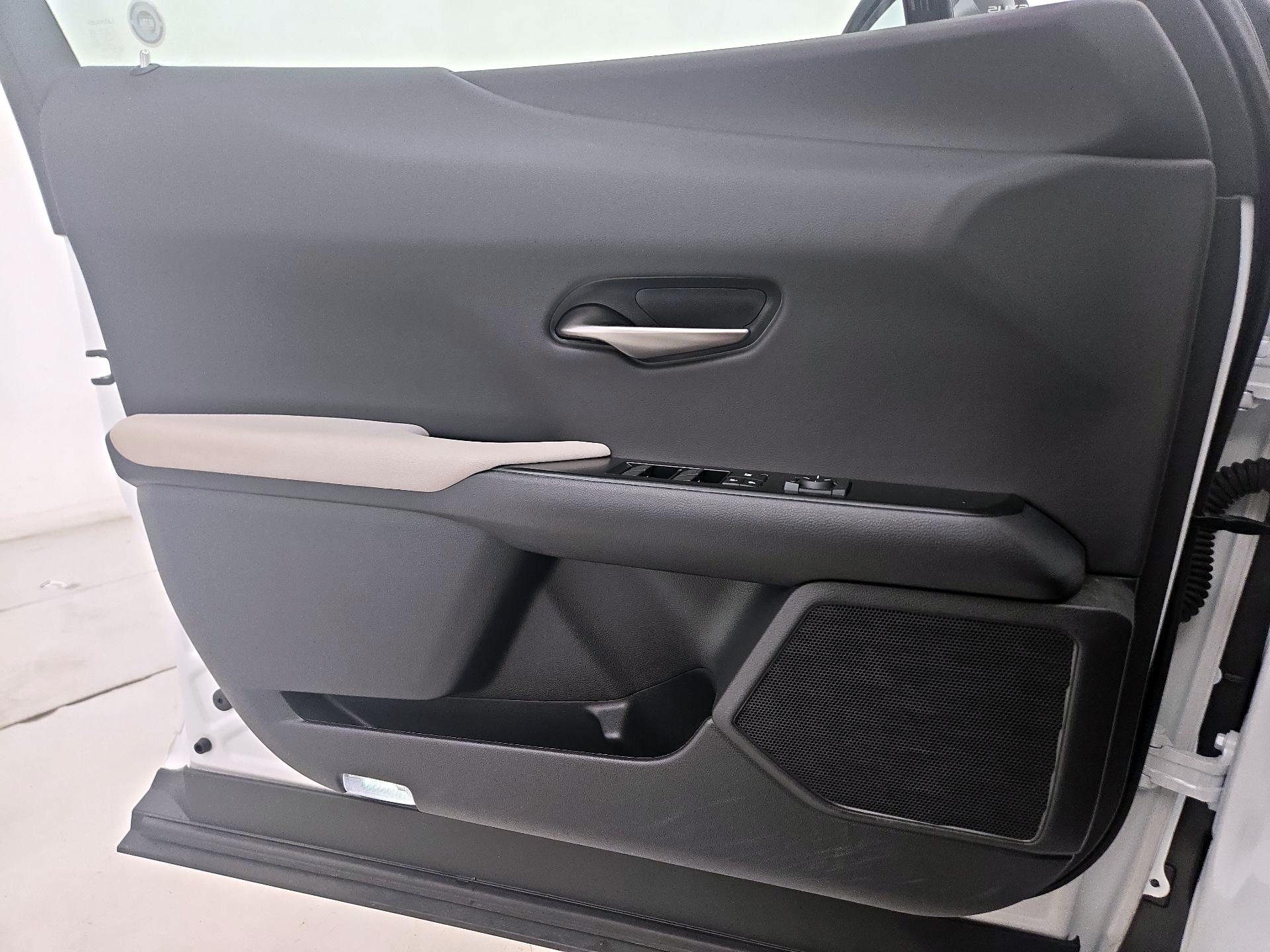 Thumbnail: 2024 Lexus UX - 10