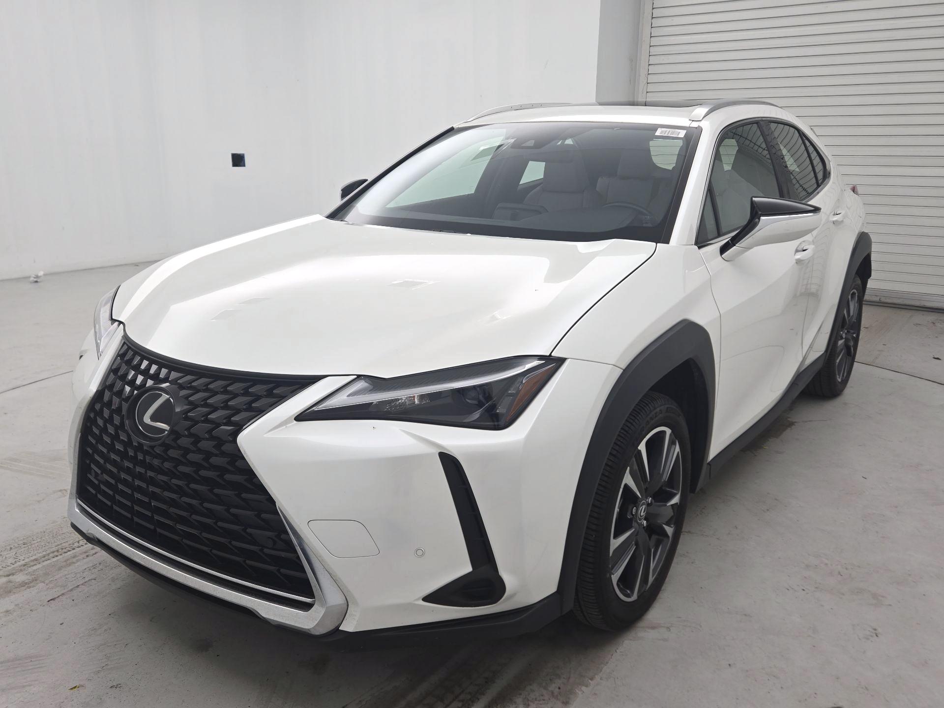 Thumbnail: 2024 Lexus UX - 3
