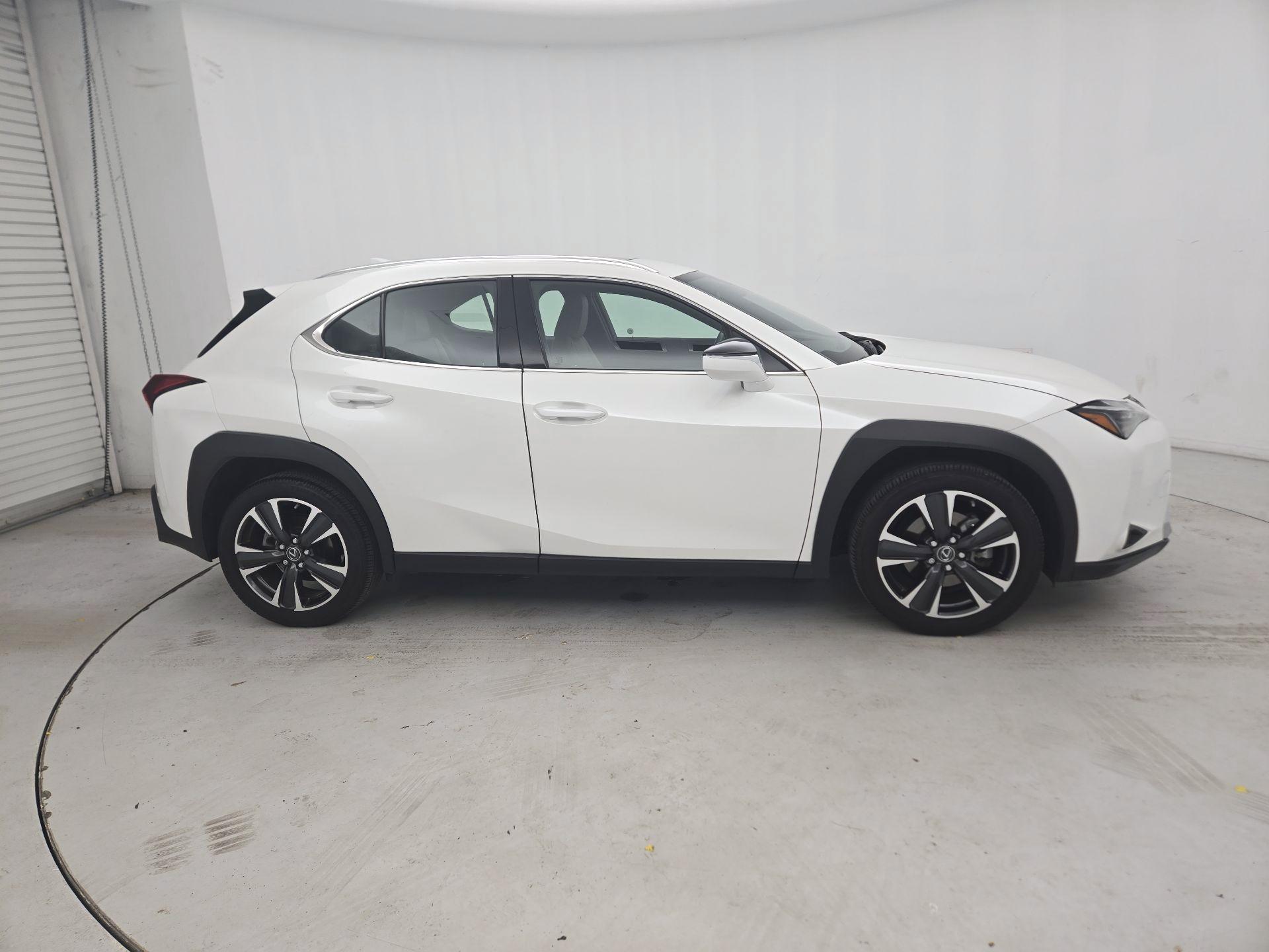 Thumbnail: 2024 Lexus UX - 4