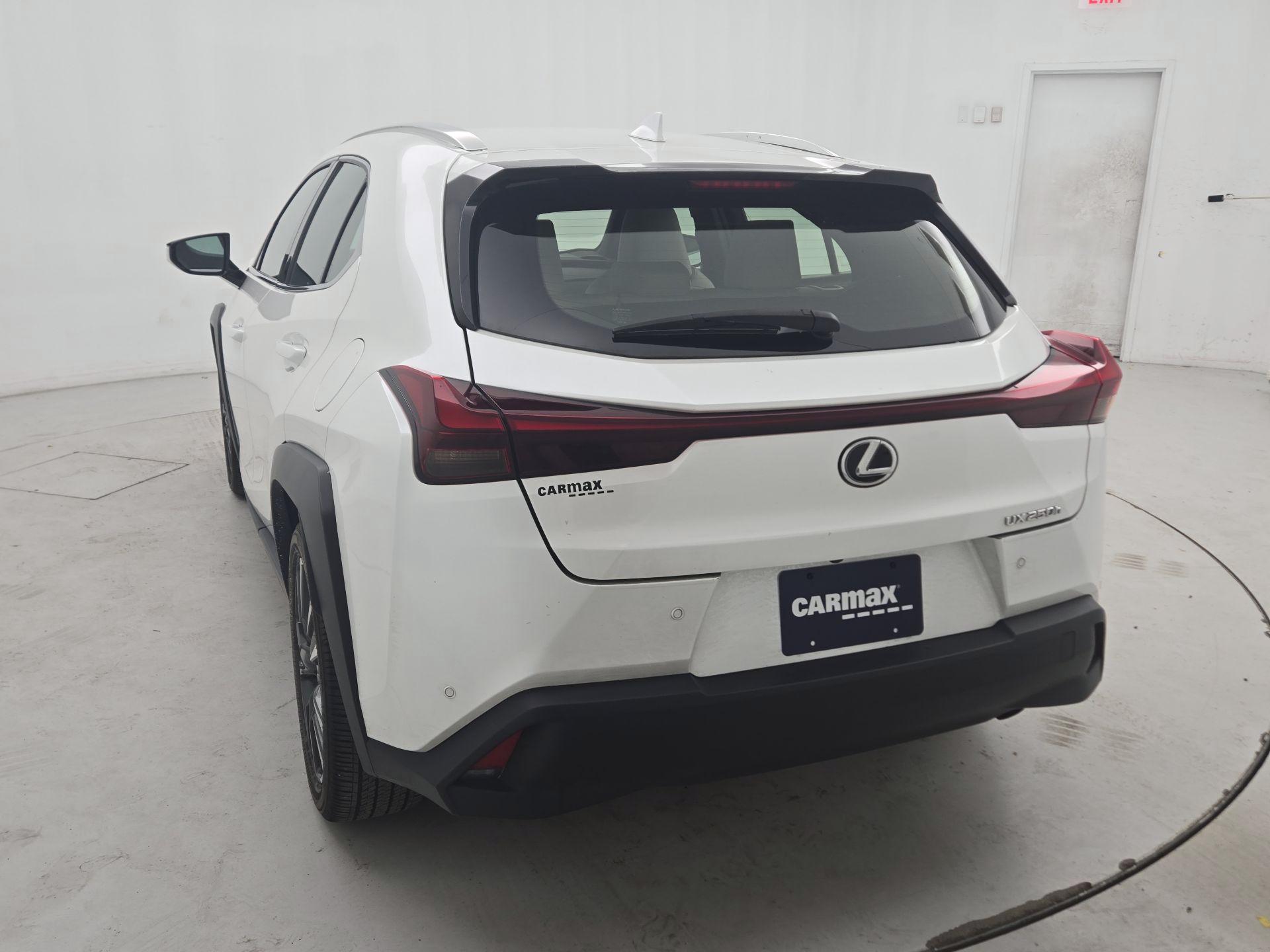 Thumbnail: 2024 Lexus UX - 7