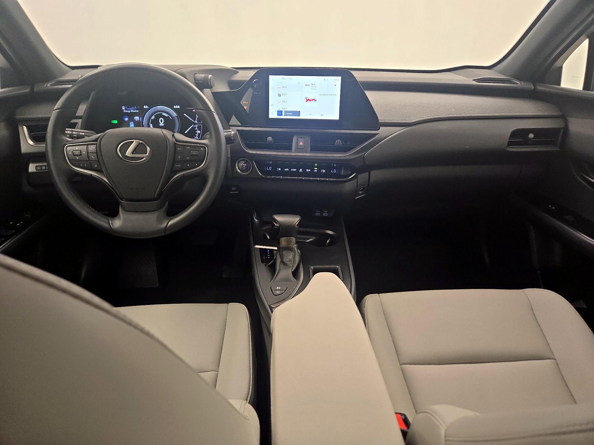 Thumbnail: 2024 Lexus UX - 8