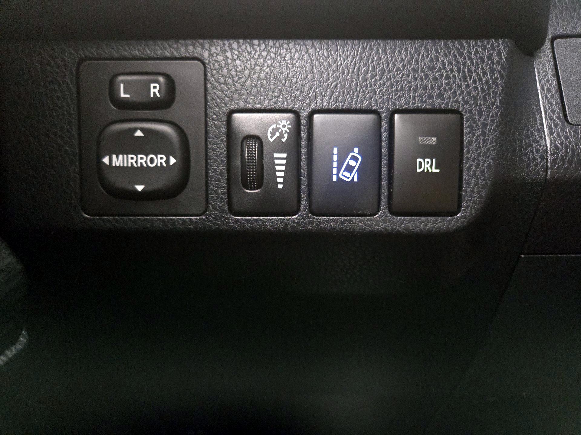 Thumbnail: 2018 Toyota RAV4 - 13