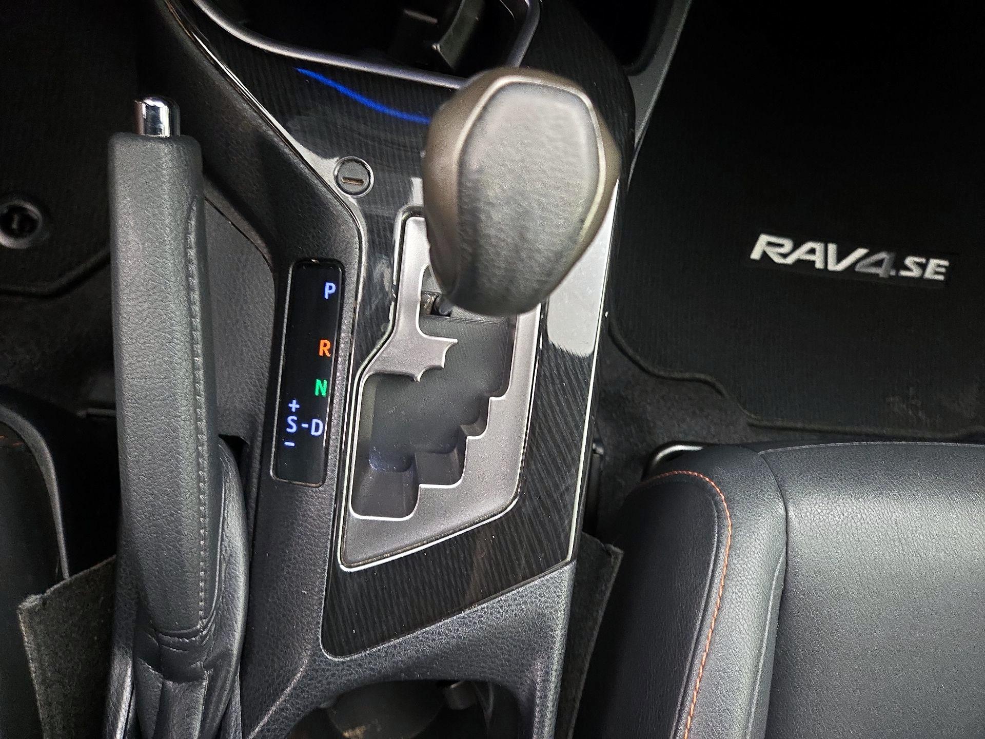 Thumbnail: 2018 Toyota RAV4 - 17