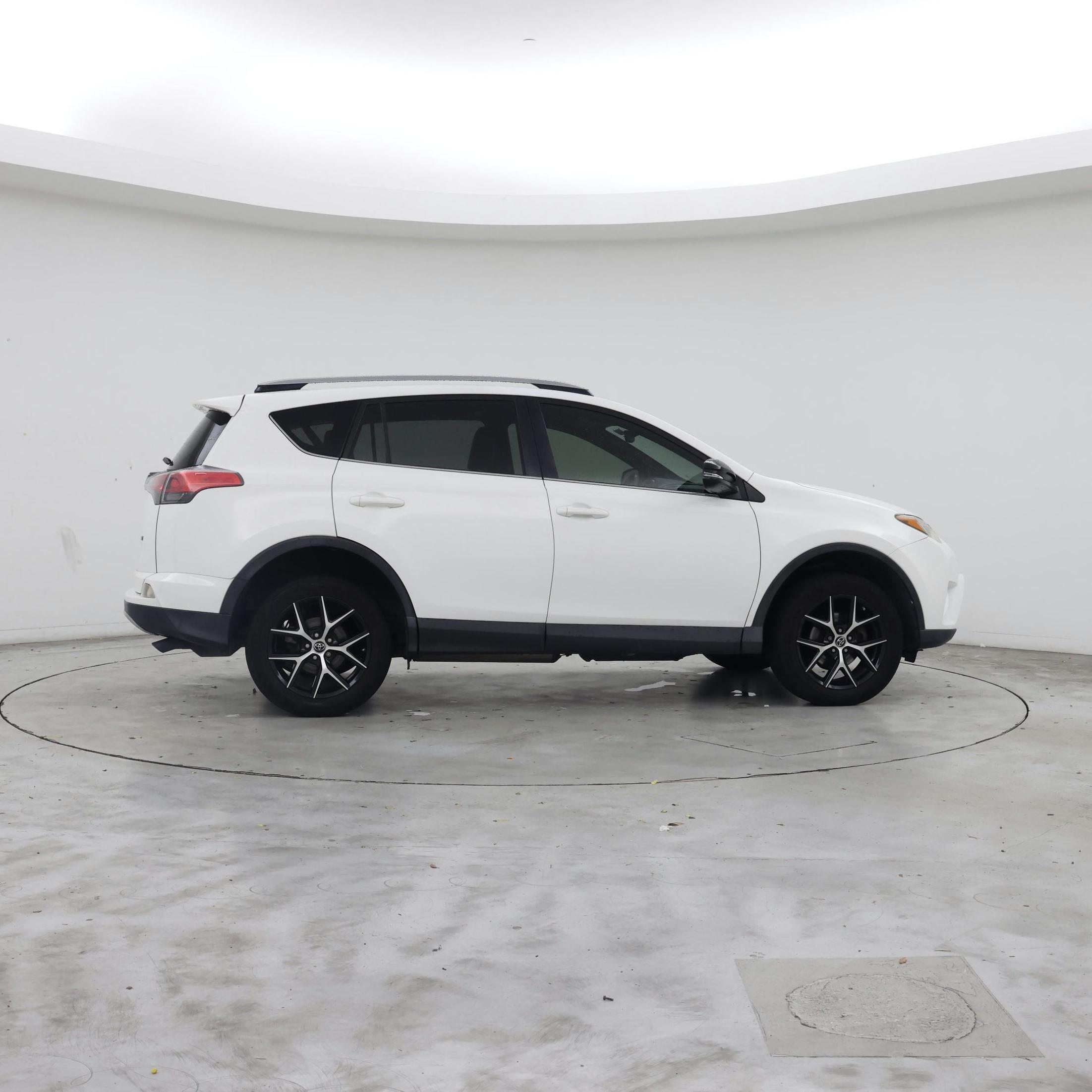 Thumbnail: 2018 Toyota RAV4 - 7