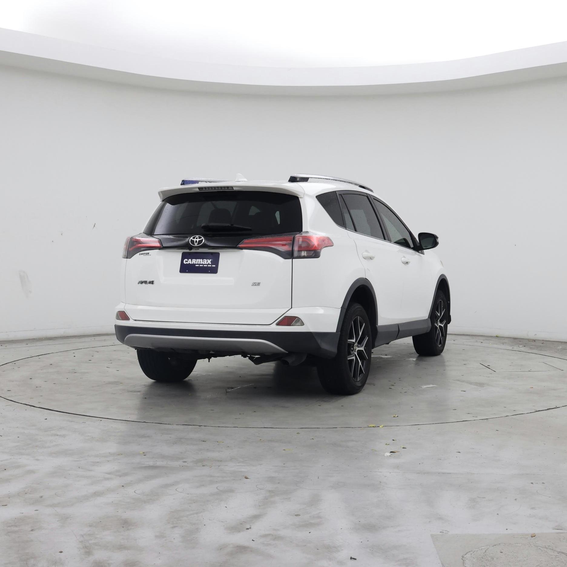 Thumbnail: 2018 Toyota RAV4 - 8