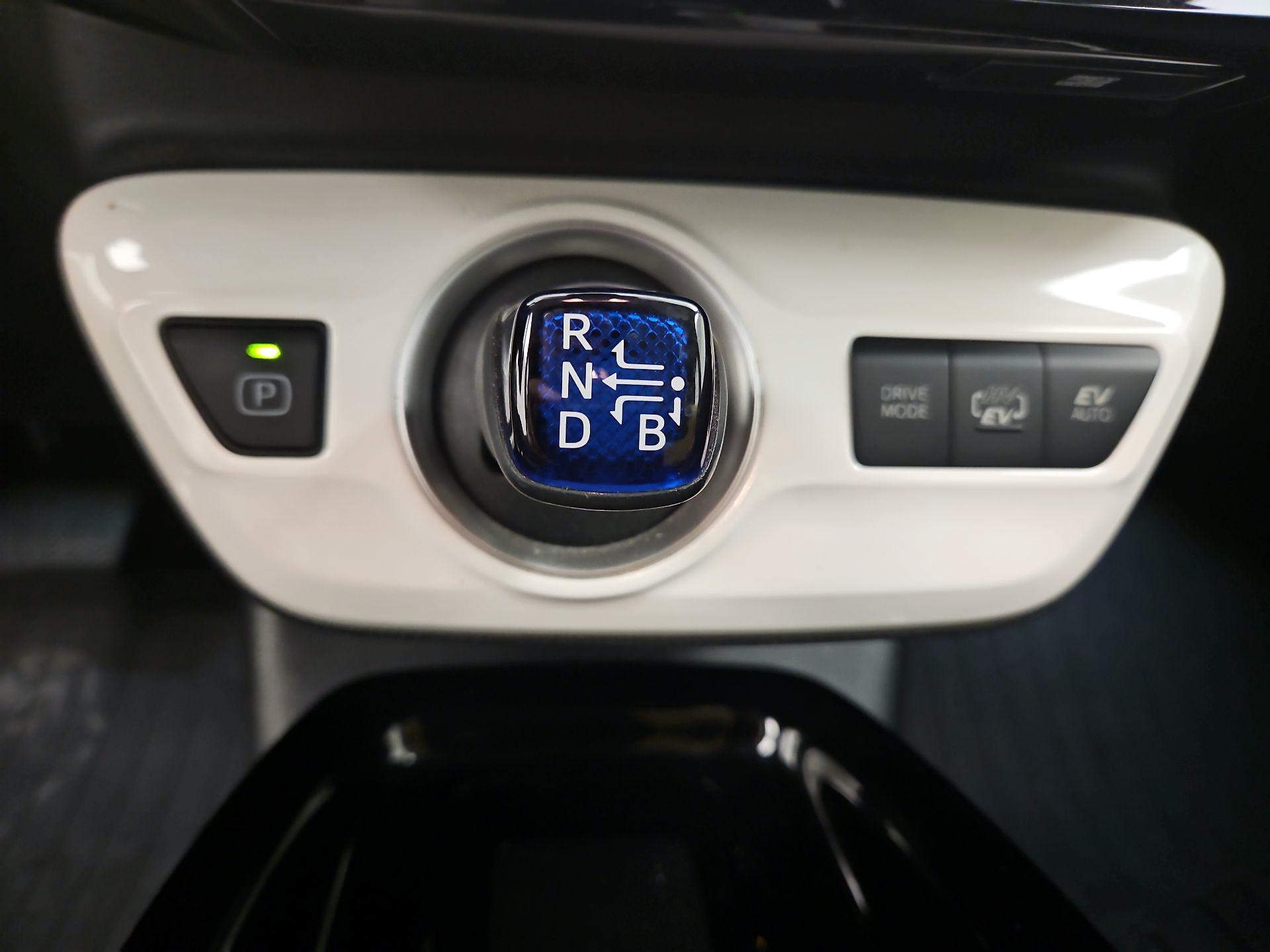 Thumbnail: 2019 Toyota Prius Prime - 18
