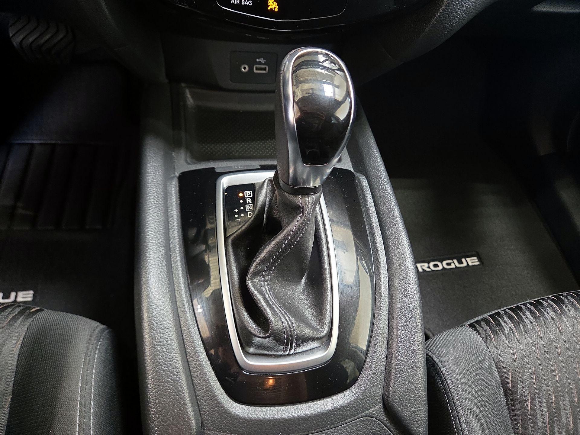 Thumbnail: 2018 Nissan Rogue - 15