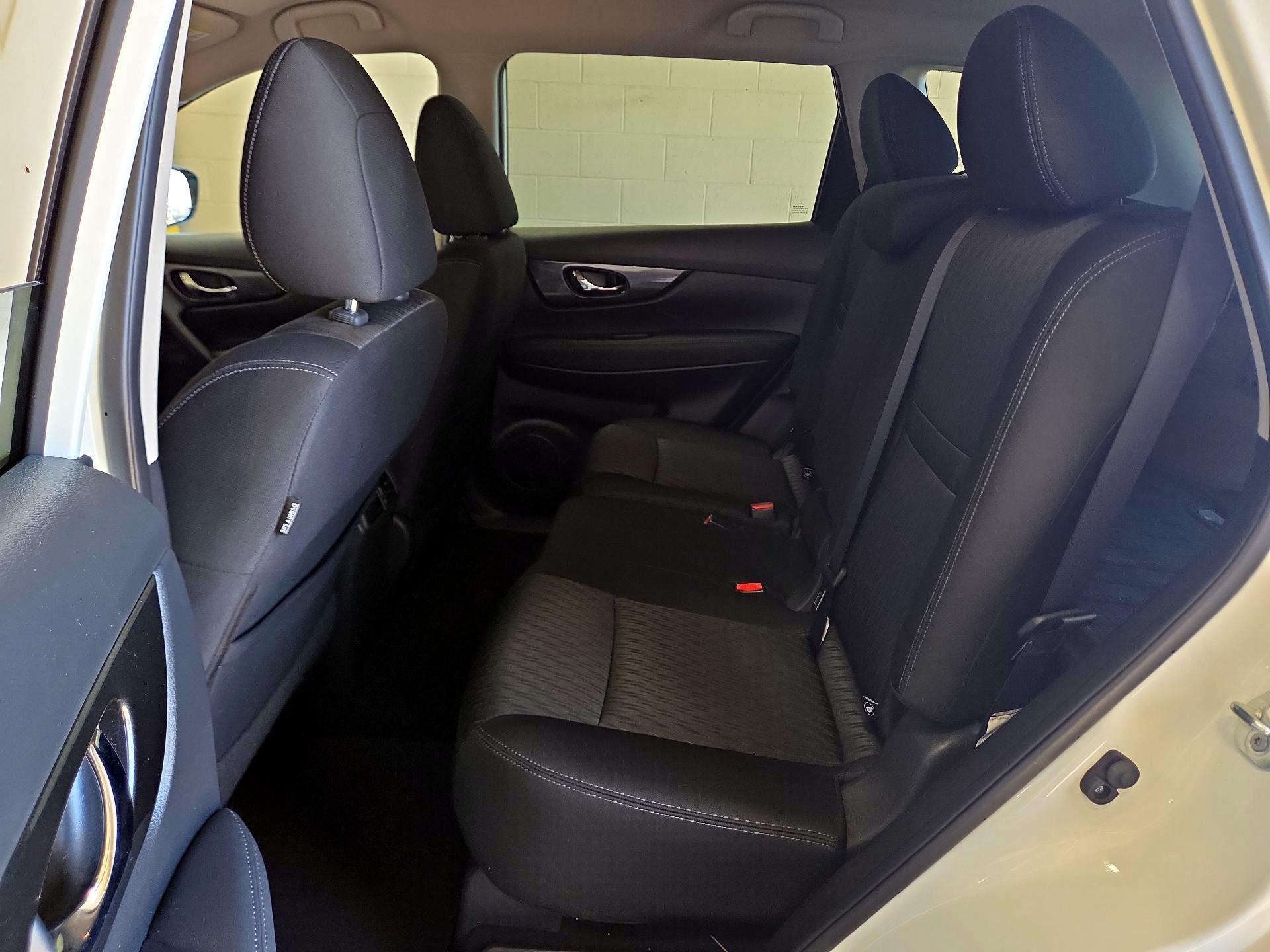 Thumbnail: 2018 Nissan Rogue - 17