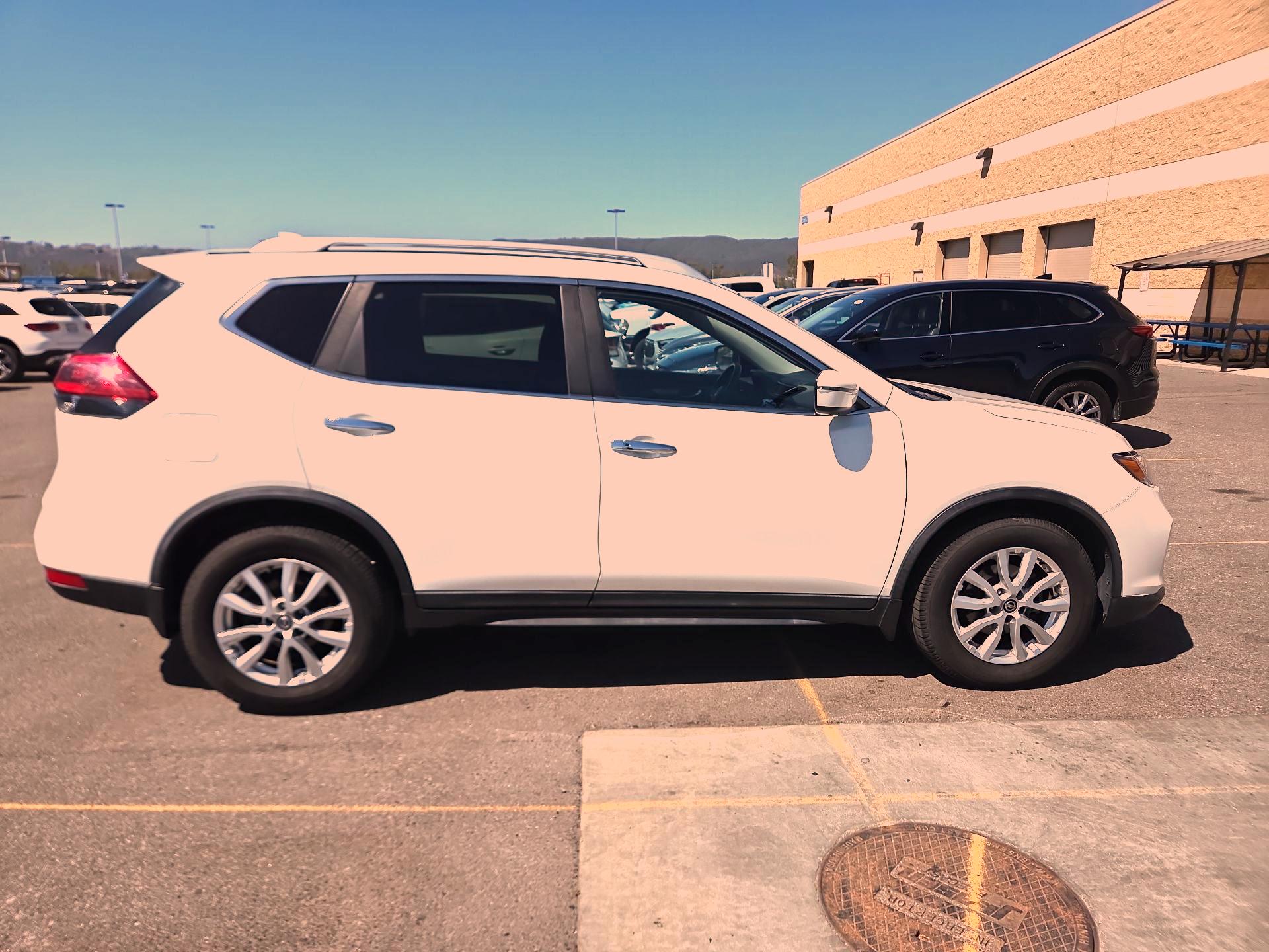 Thumbnail: 2018 Nissan Rogue - 4