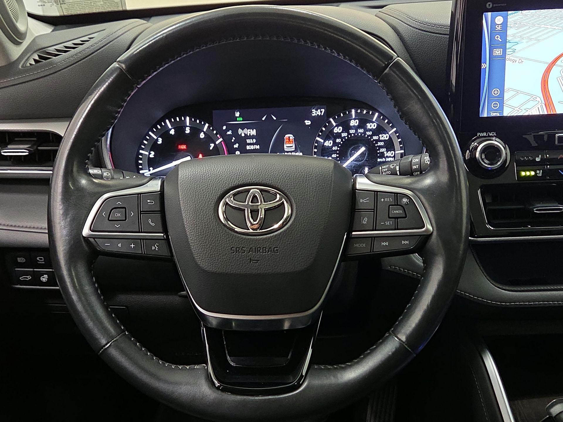 Thumbnail: 2021 Toyota Highlander - 10