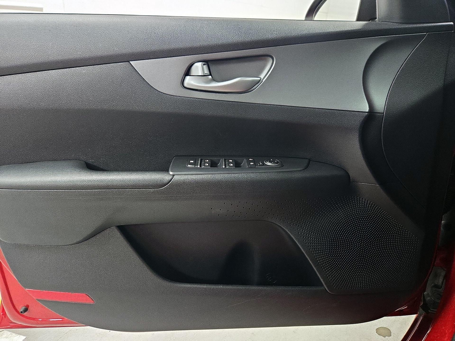 Thumbnail: 2019 Kia Forte - 12