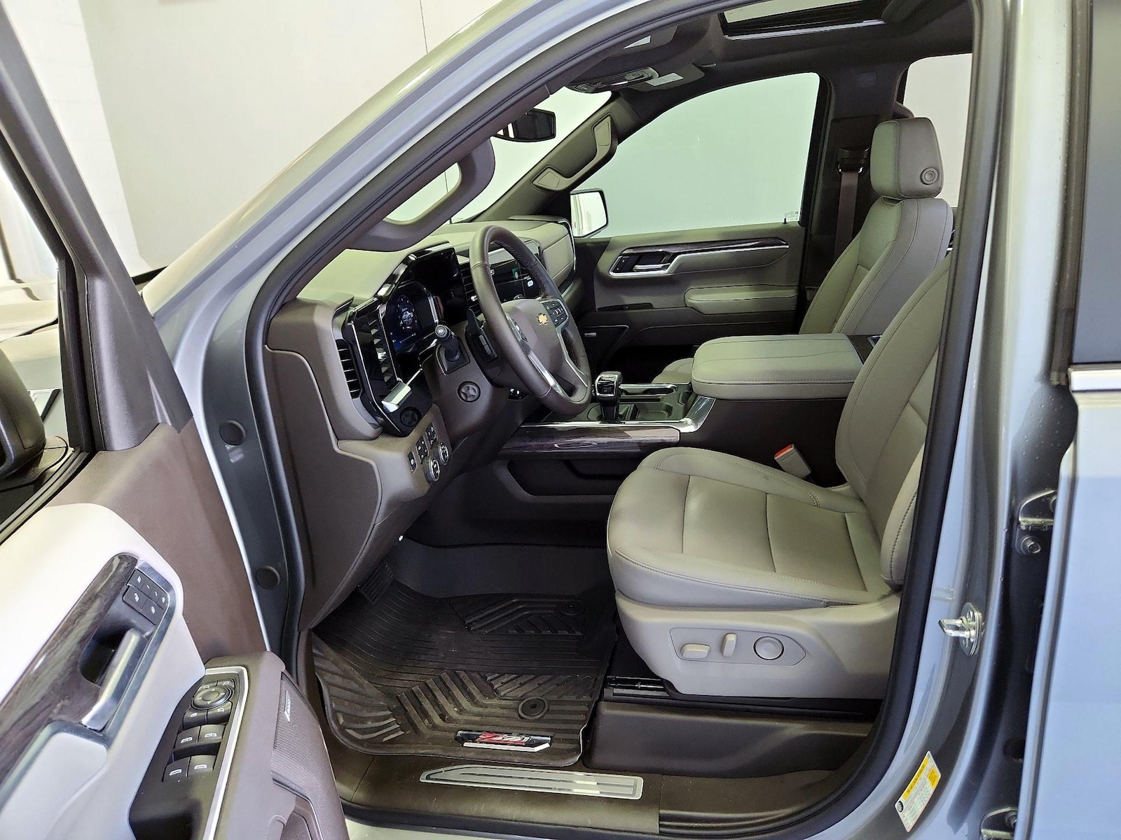 2026 Chevrolet Silverado 1500 LTZ - Photo 12