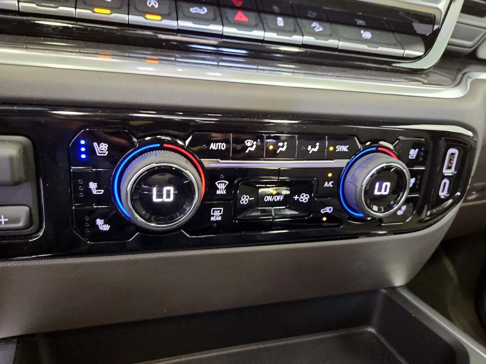 2026 Chevrolet Silverado 1500 LTZ - Photo 17