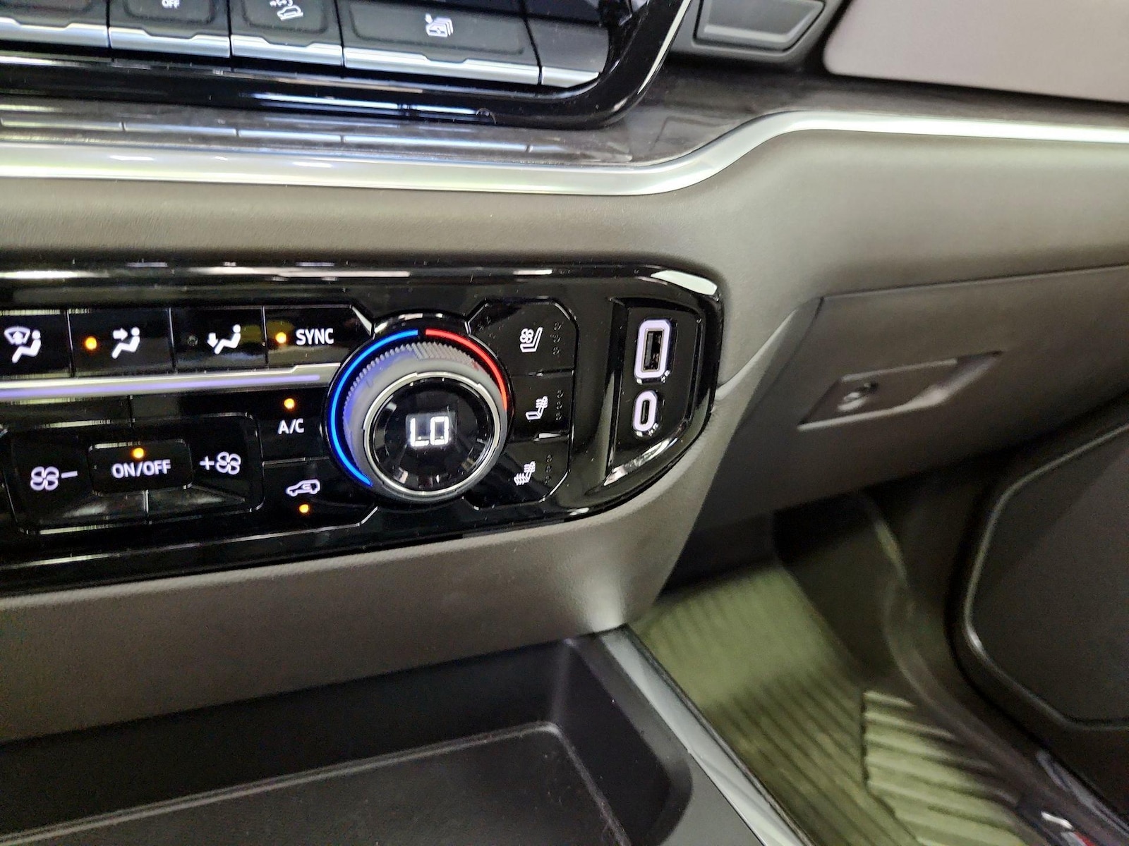 2026 Chevrolet Silverado 1500 LTZ - Photo 19