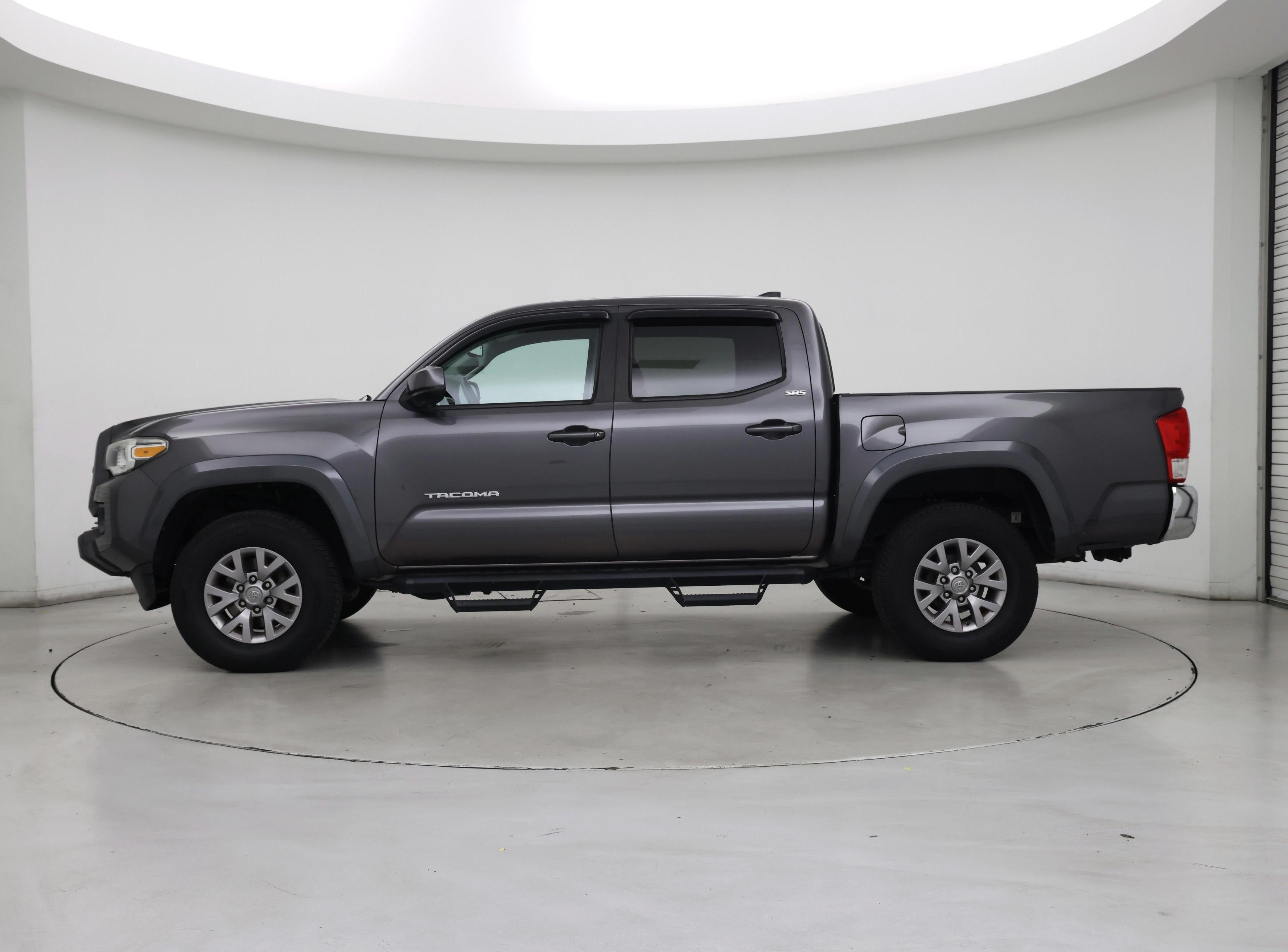 Thumbnail: 2017 Toyota Tacoma - 3