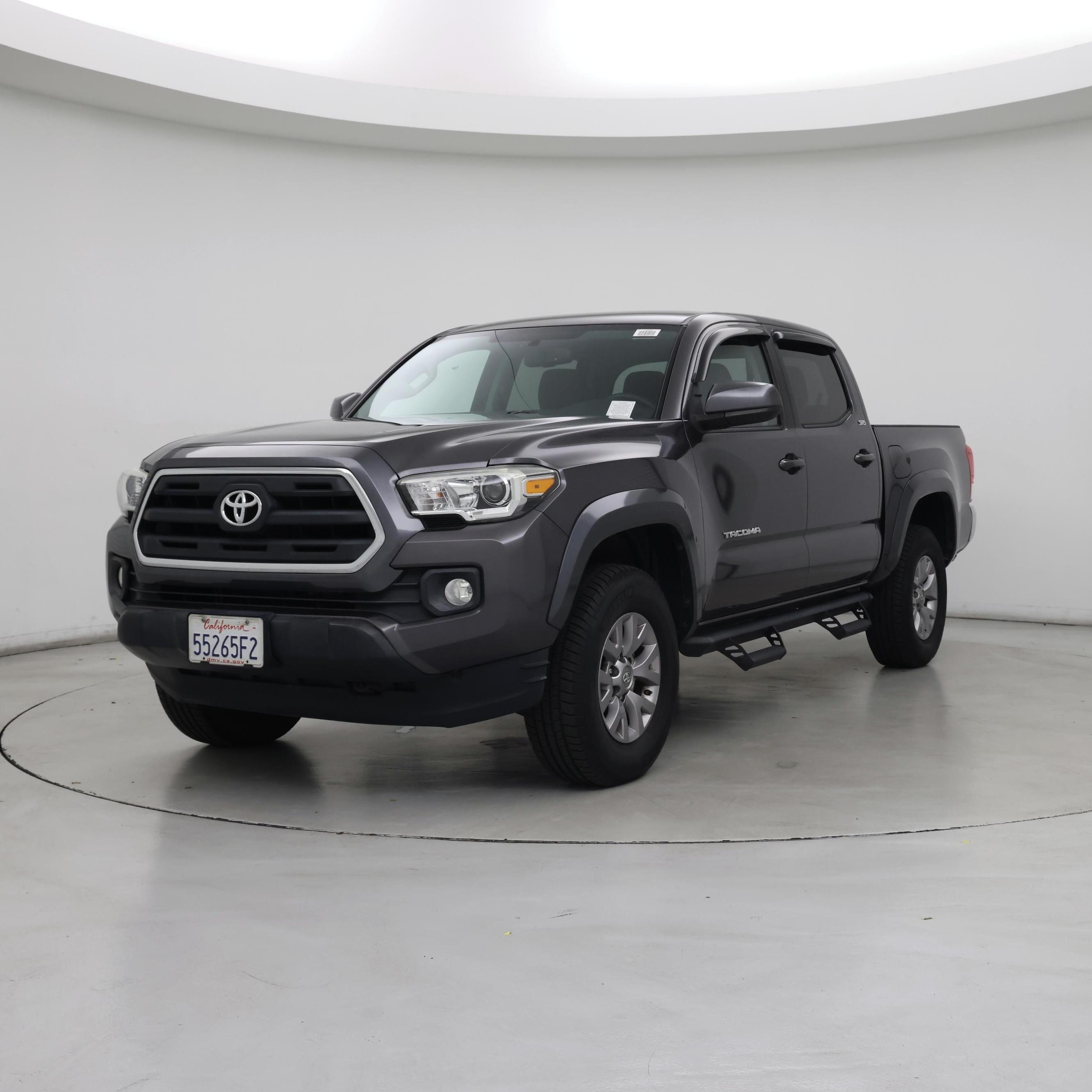 Thumbnail: 2017 Toyota Tacoma - 4