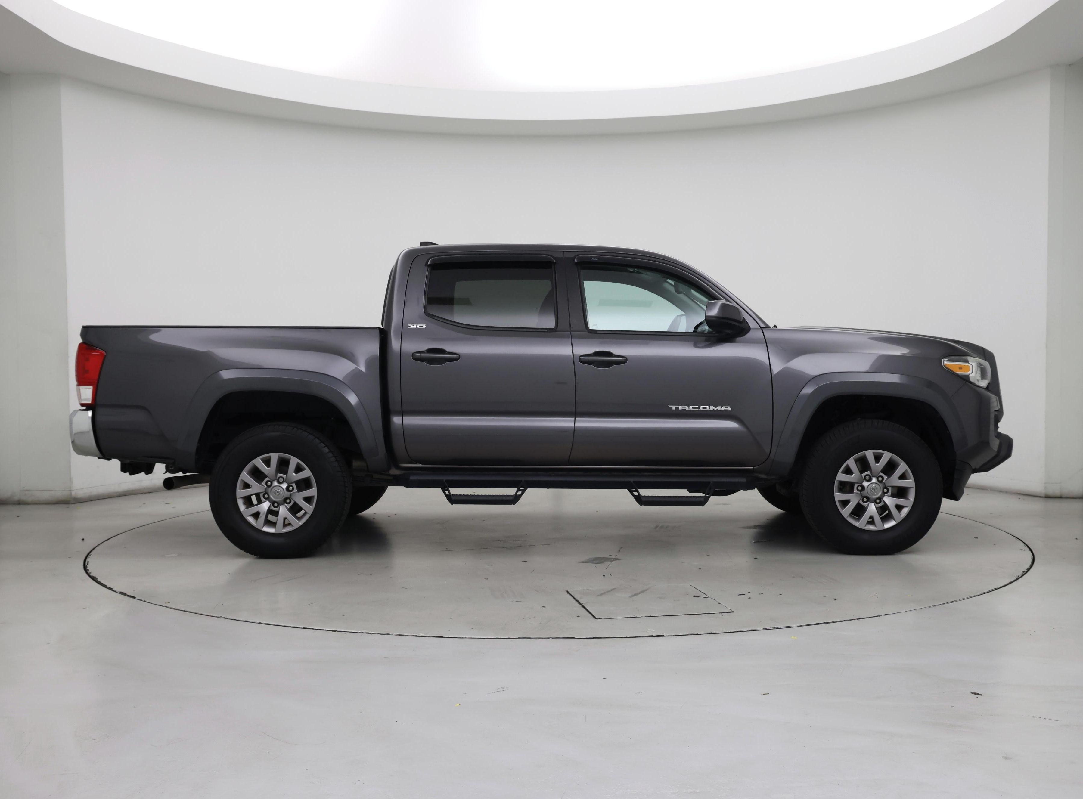 Thumbnail: 2017 Toyota Tacoma - 7