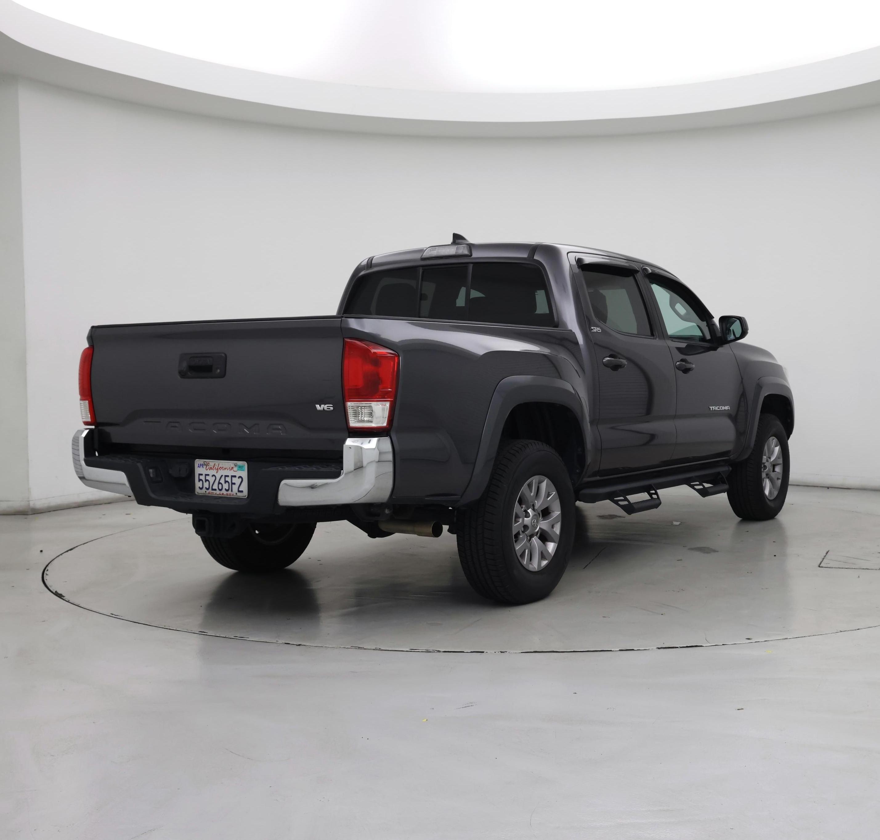 Thumbnail: 2017 Toyota Tacoma - 8
