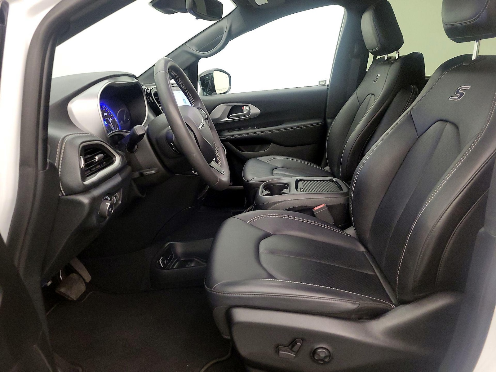 2024 Chrysler Pacifica Touring L - Photo 12