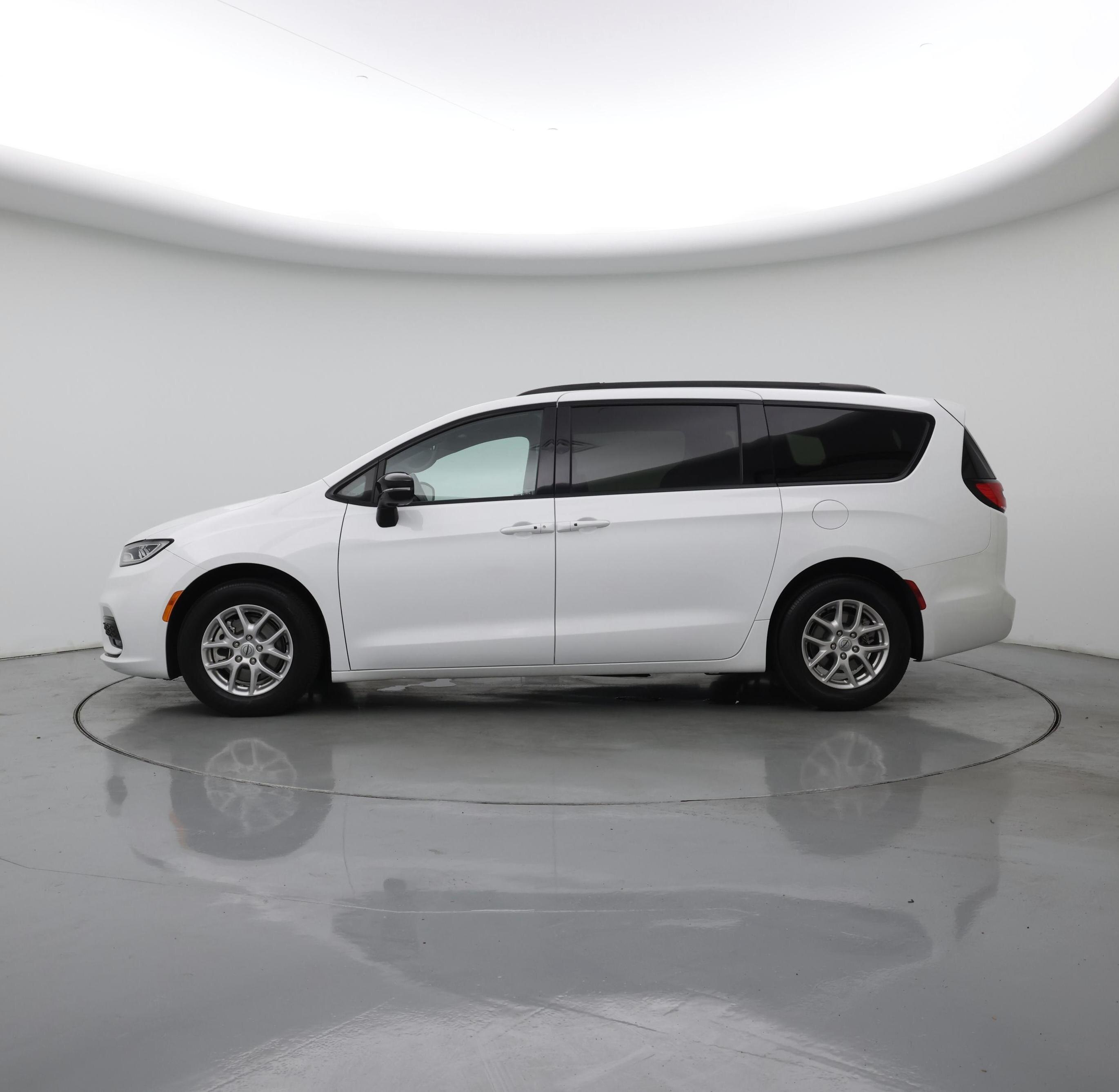 Thumbnail: 2024 Chrysler Pacifica - 3