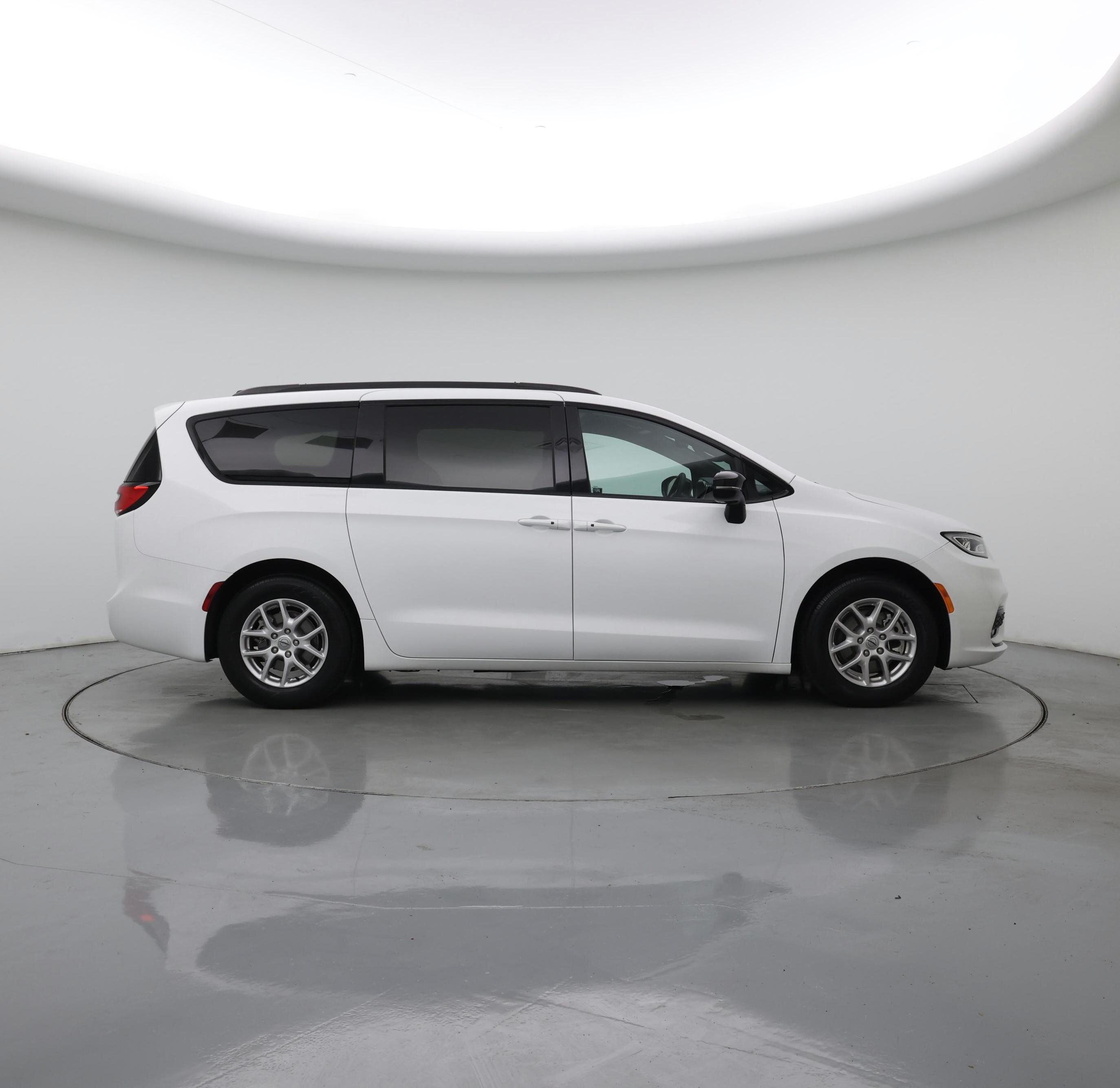 Thumbnail: 2024 Chrysler Pacifica - 7
