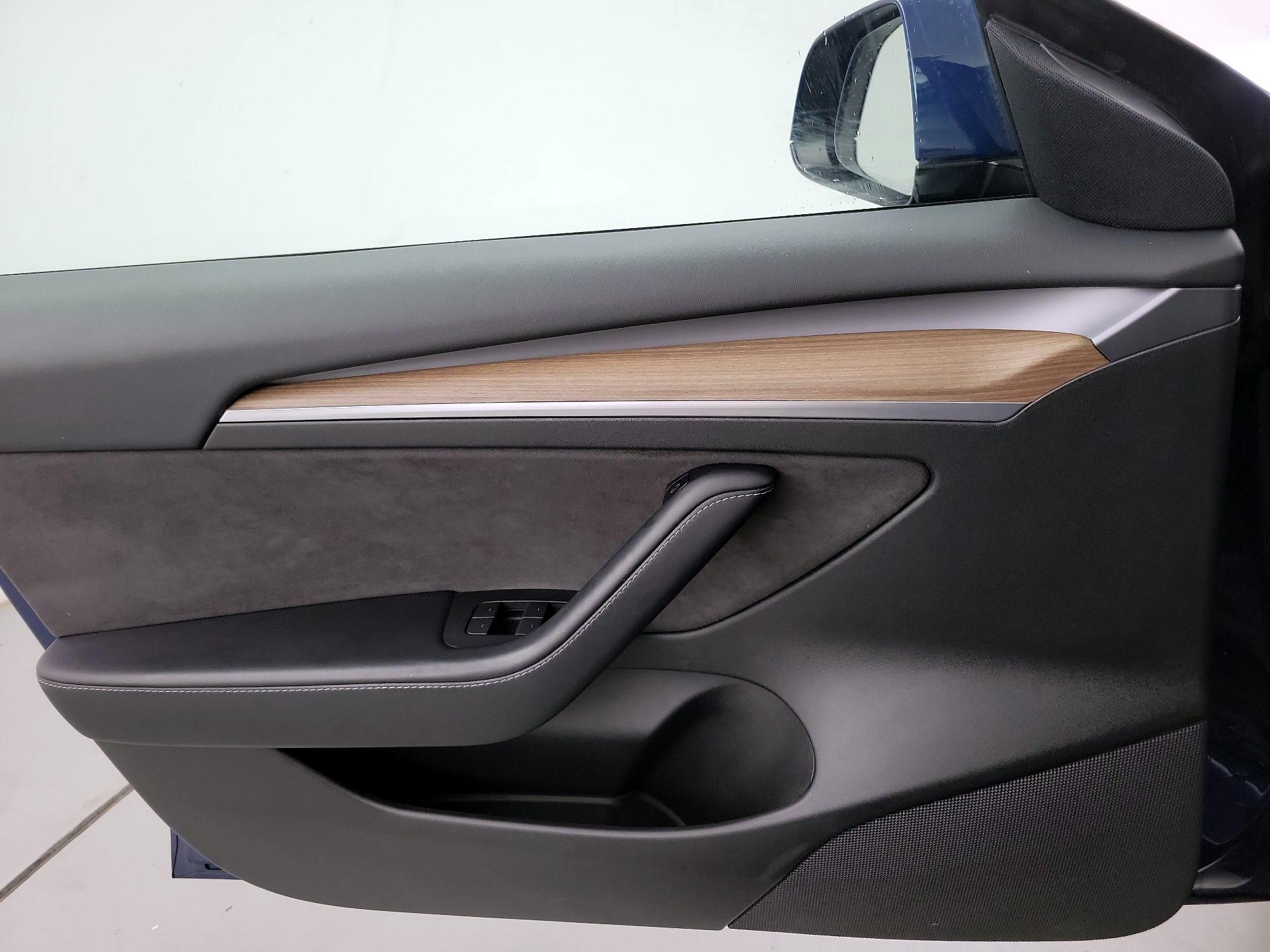 Thumbnail: 2023 Tesla Model 3 - 10