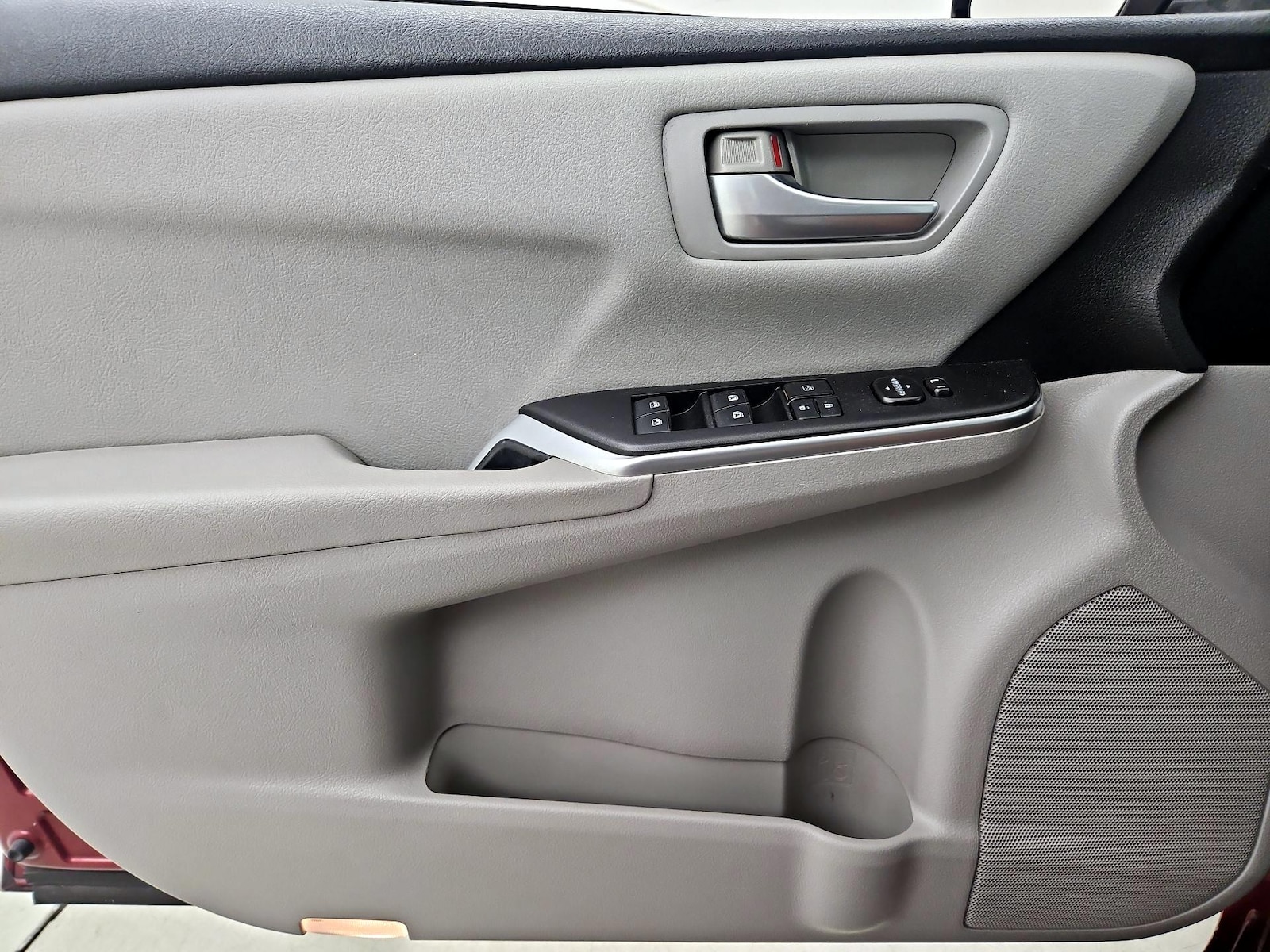 2017 Toyota Camry SE - Photo 11