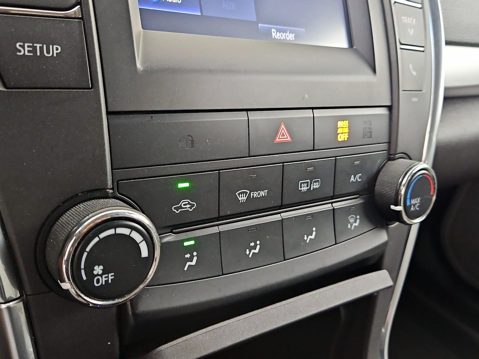 2017 Toyota Camry SE - Photo 14
