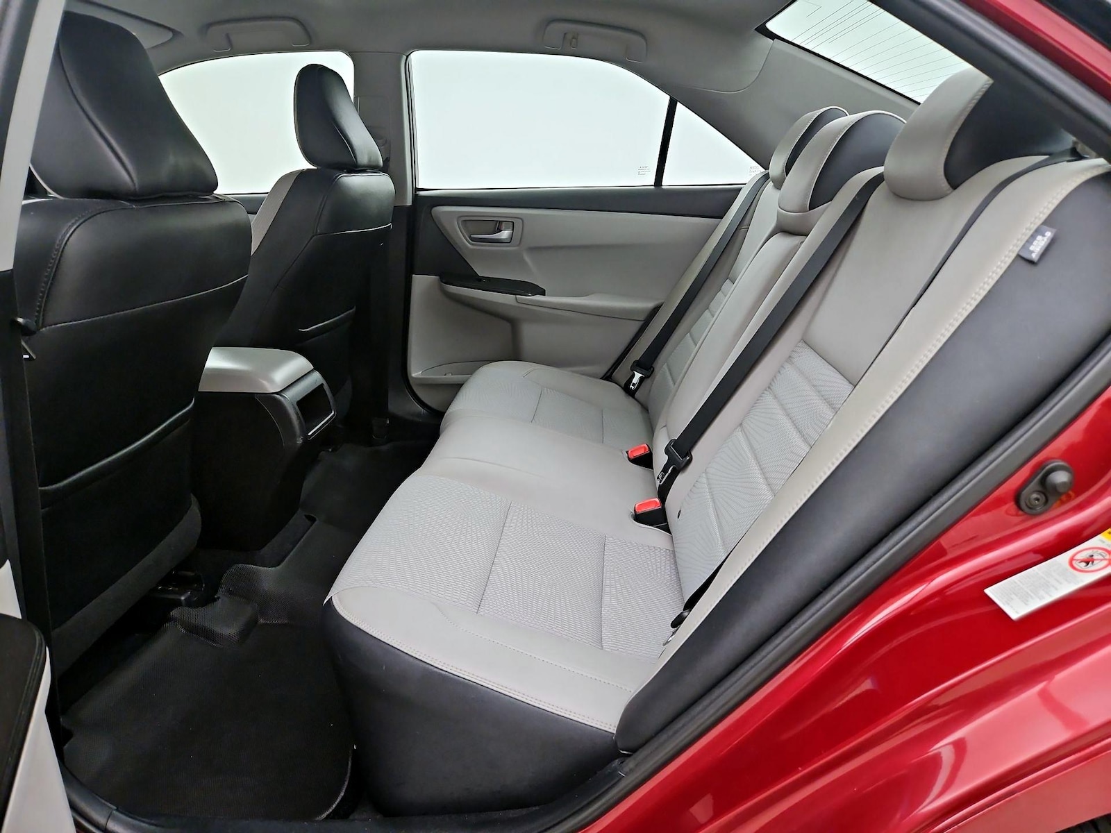 2017 Toyota Camry SE - Photo 17
