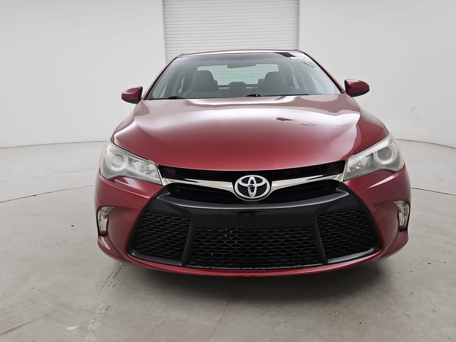 2017 Toyota Camry SE - Photo 2