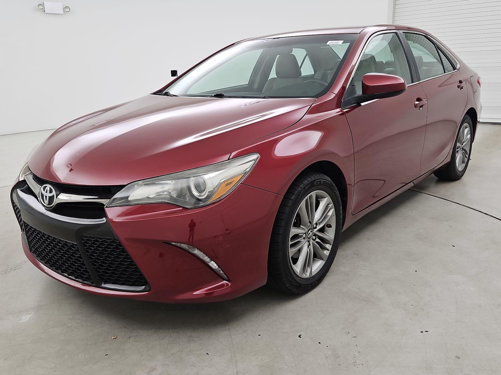 2017 Toyota Camry SE - Photo 3