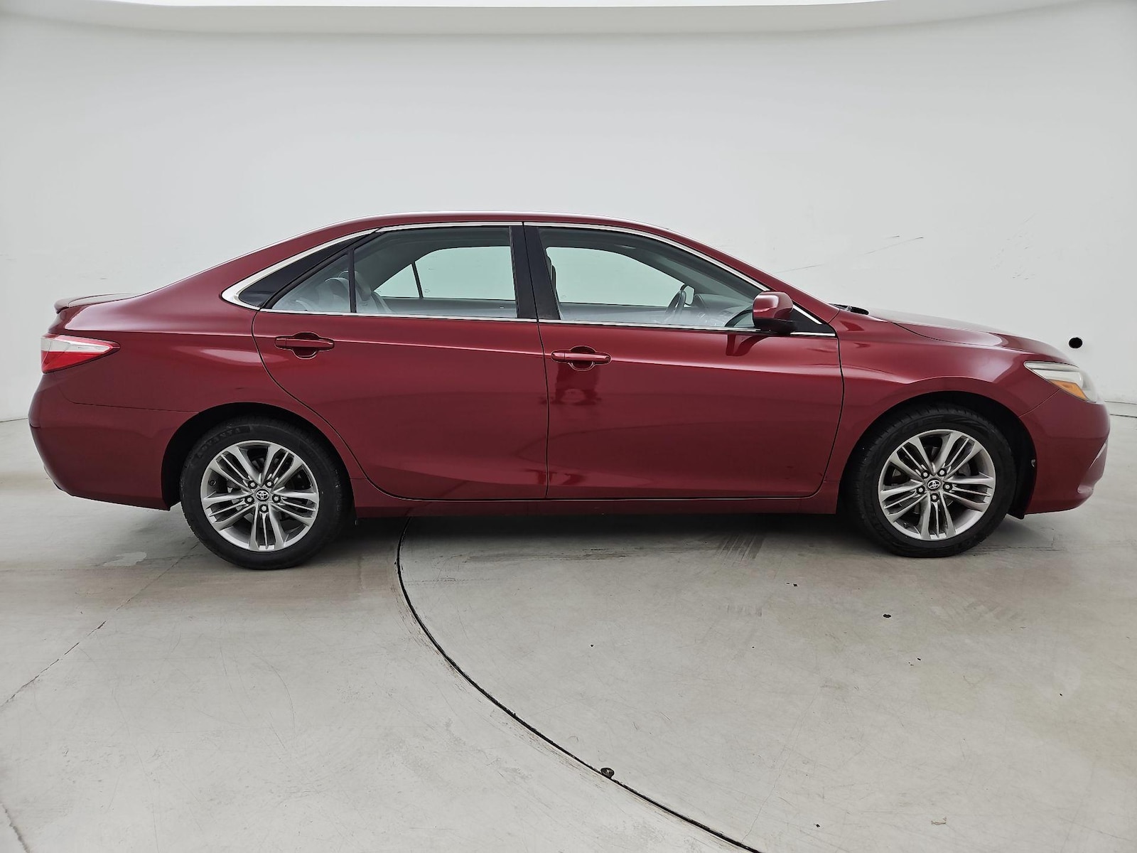 2017 Toyota Camry SE - Photo 4