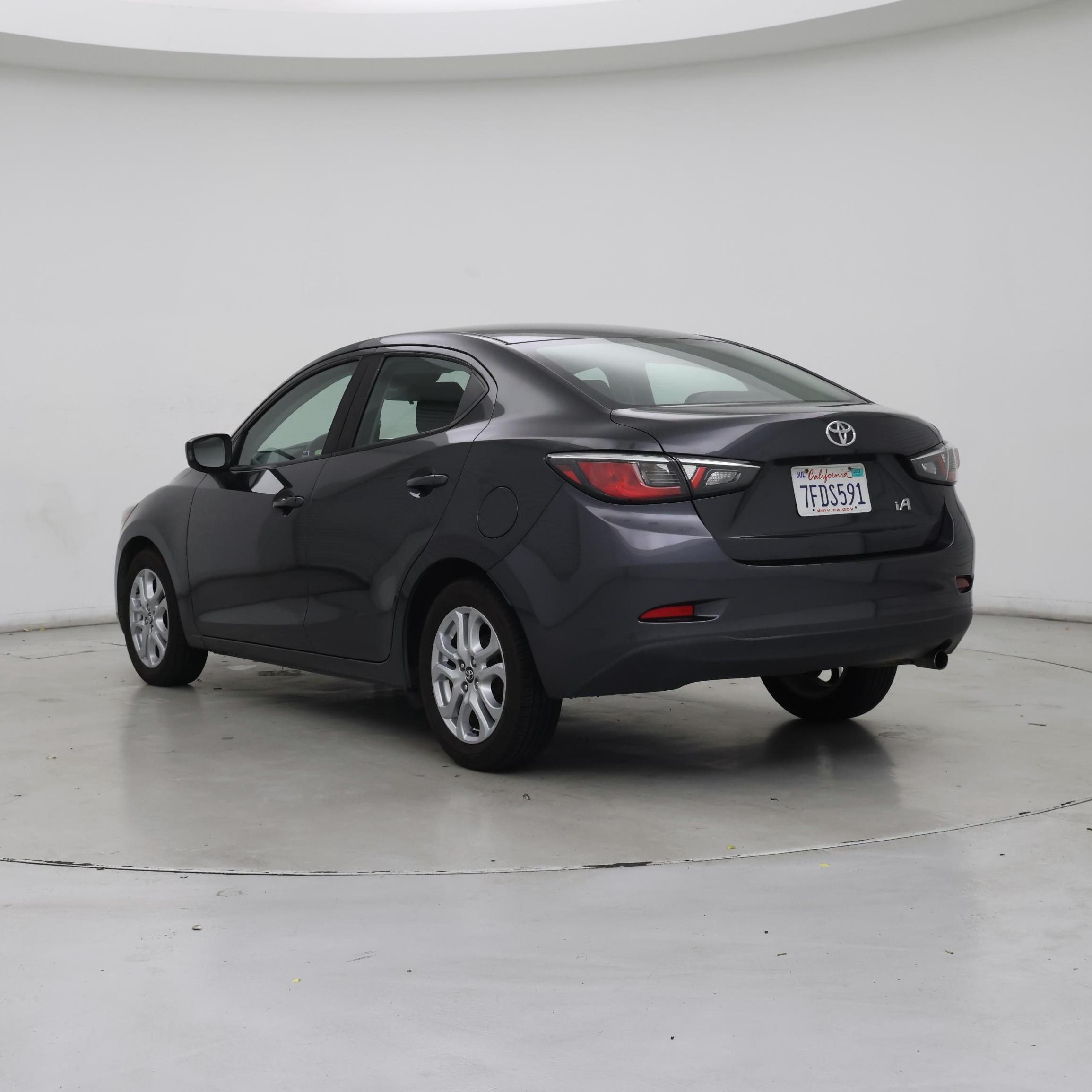 Thumbnail: 2017 Toyota Yaris iA - 2