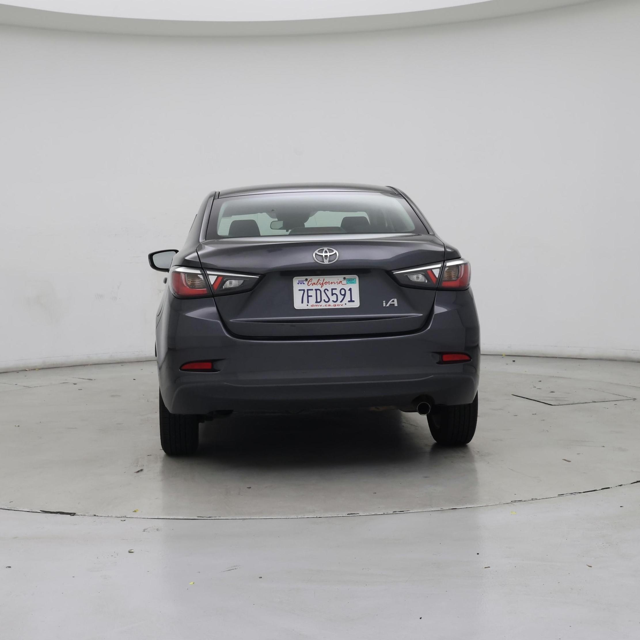 Thumbnail: 2017 Toyota Yaris iA - 6