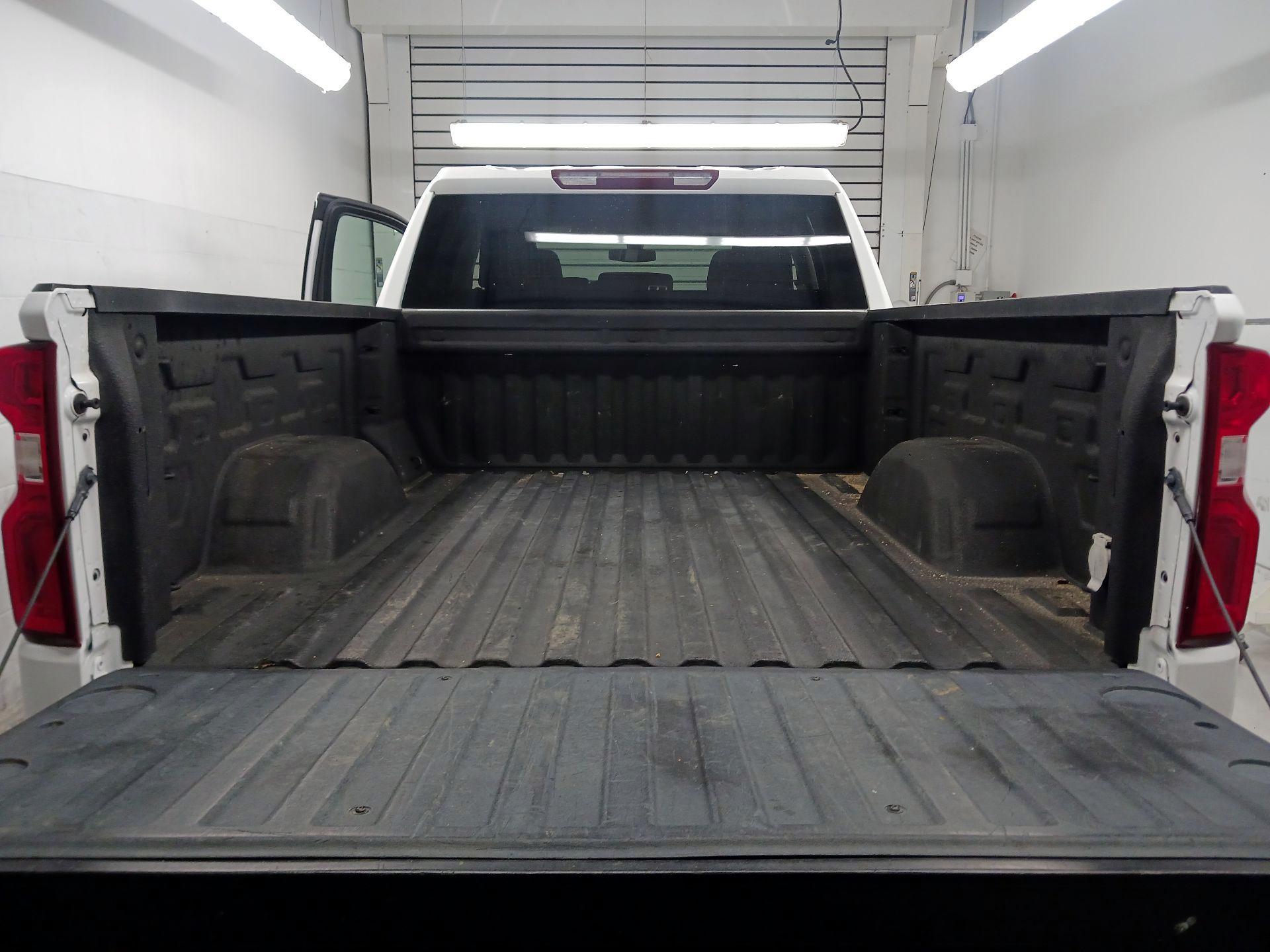 Thumbnail: 2021 Chevrolet Silverado 1500 - 18