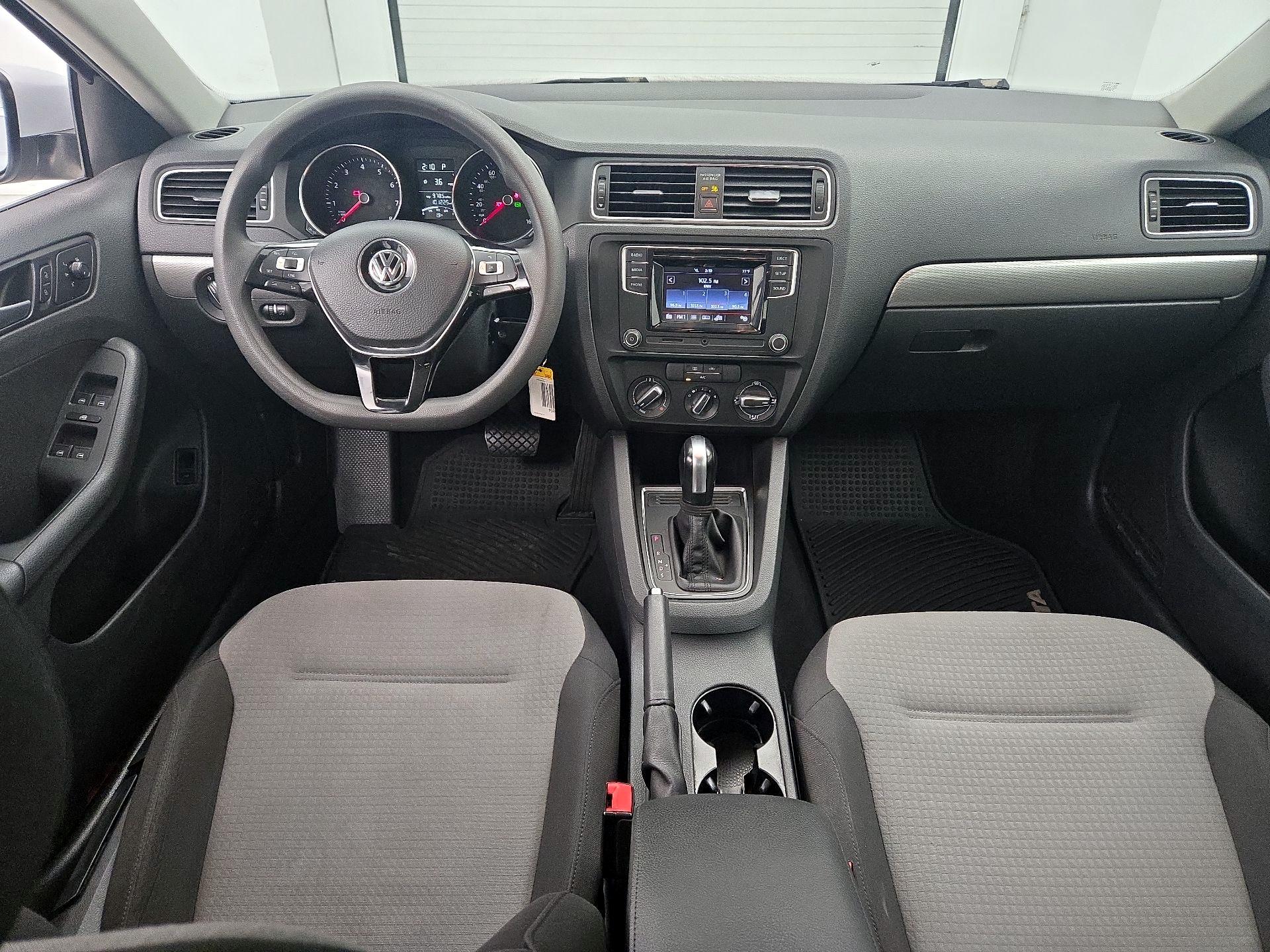 Thumbnail: 2017 Volkswagen Jetta - 9