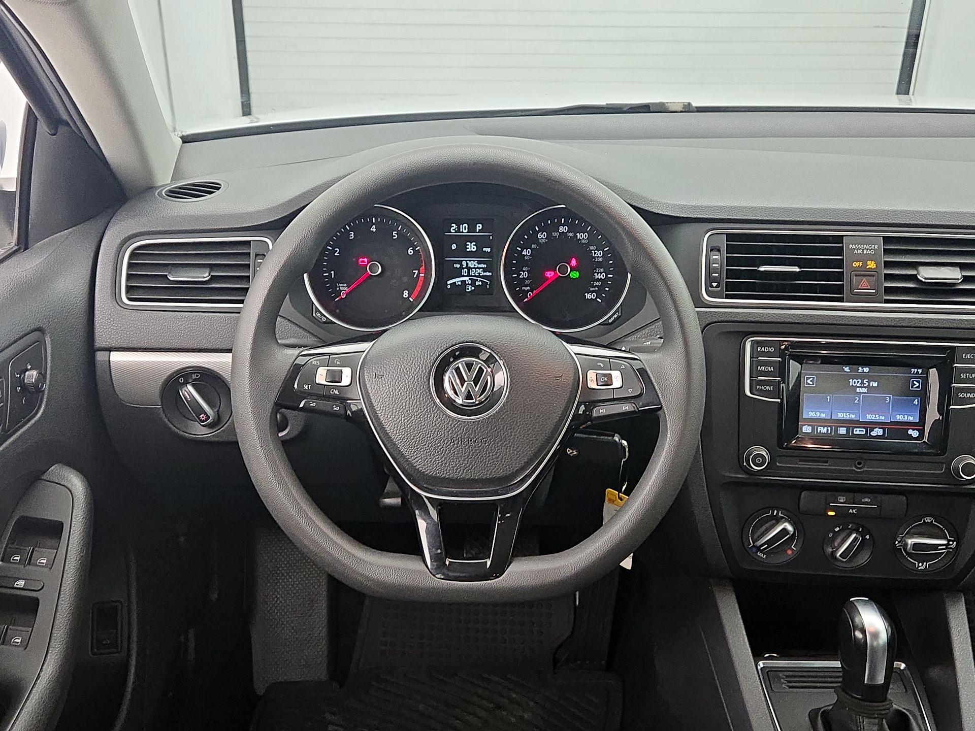 Thumbnail: 2017 Volkswagen Jetta - 10