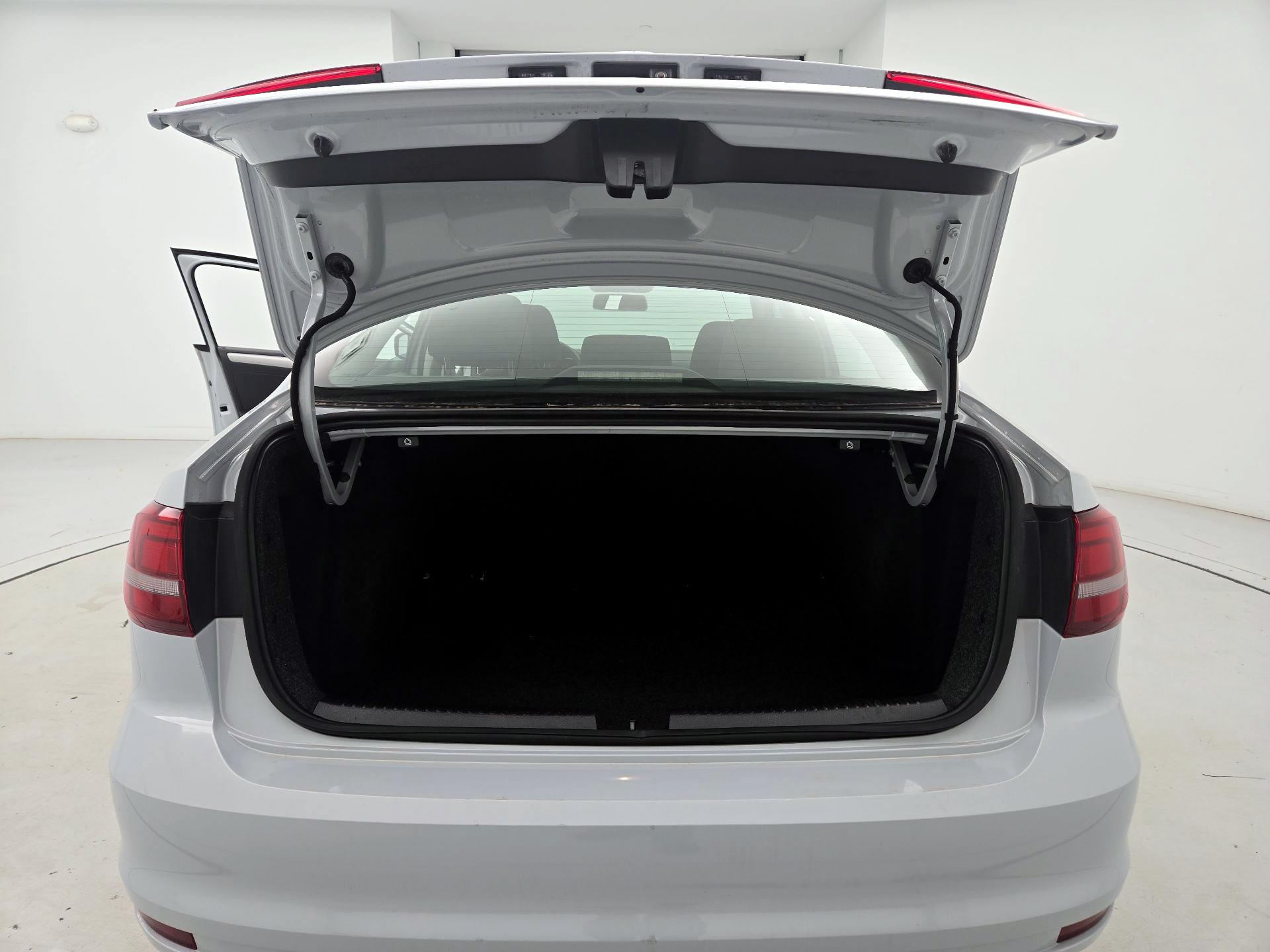 Thumbnail: 2017 Volkswagen Jetta - 20